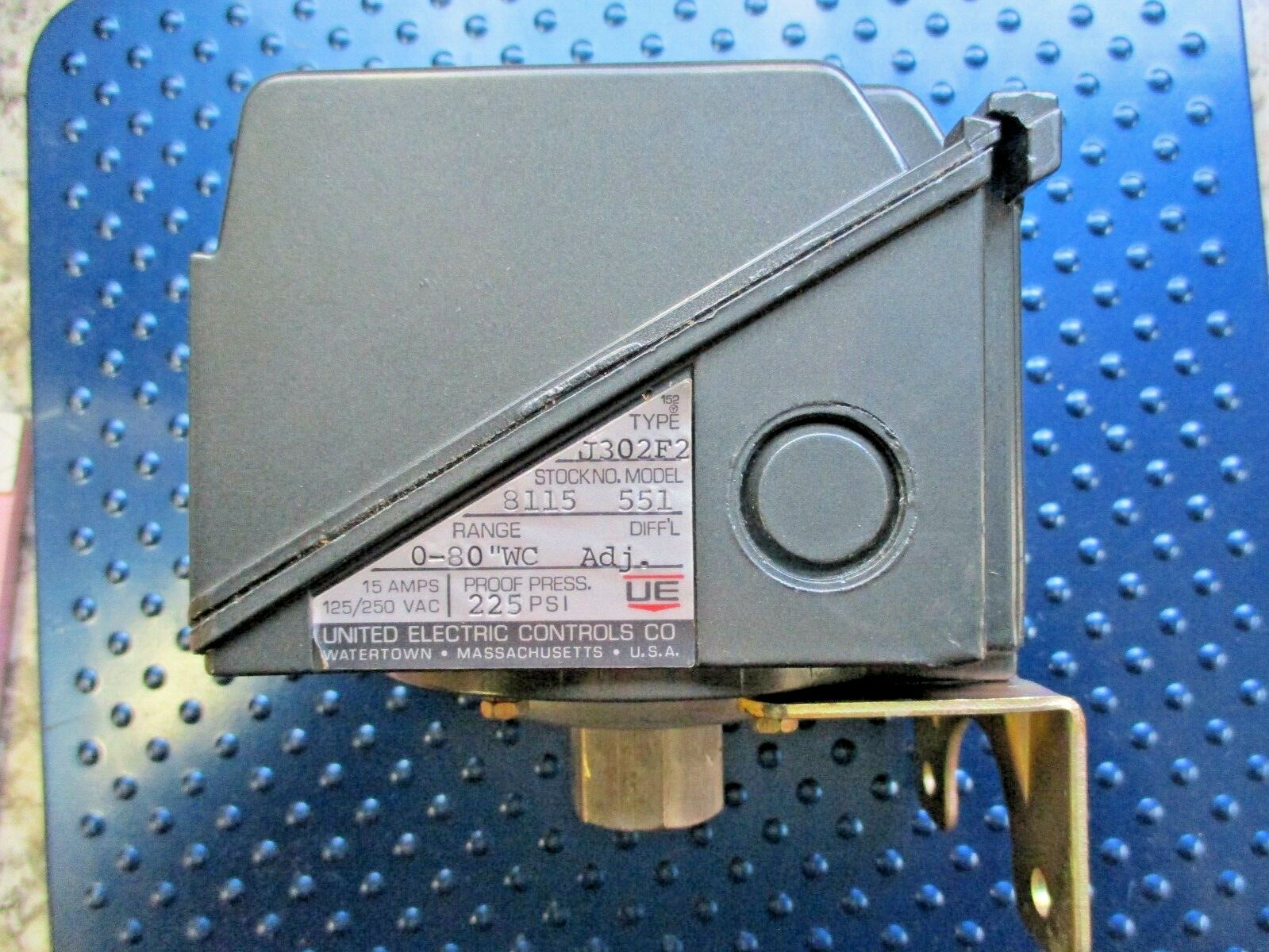NEW UNITED ELECTRIC PRESSURE CONTROLLER 0-80″WC ADJ. J302-551