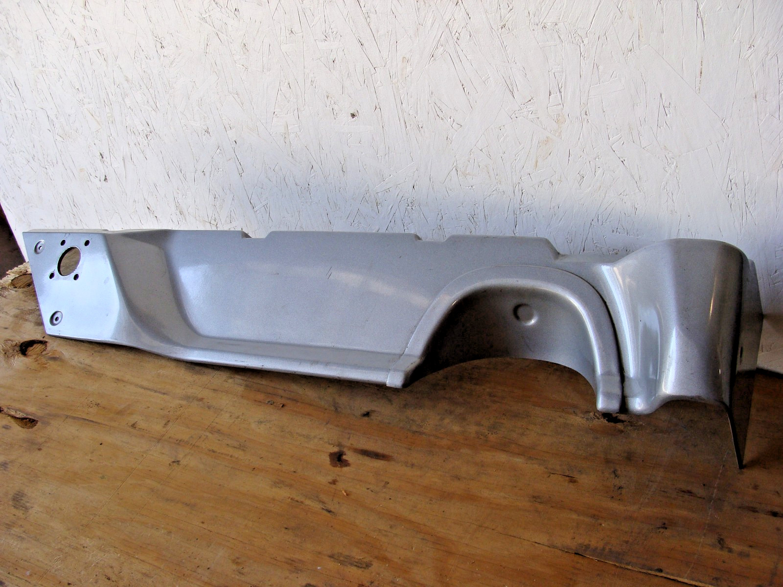 FREIGHTLINER A22-52006-008 CORE MOLDING REAR BODY PANEL GRAY/SILVER