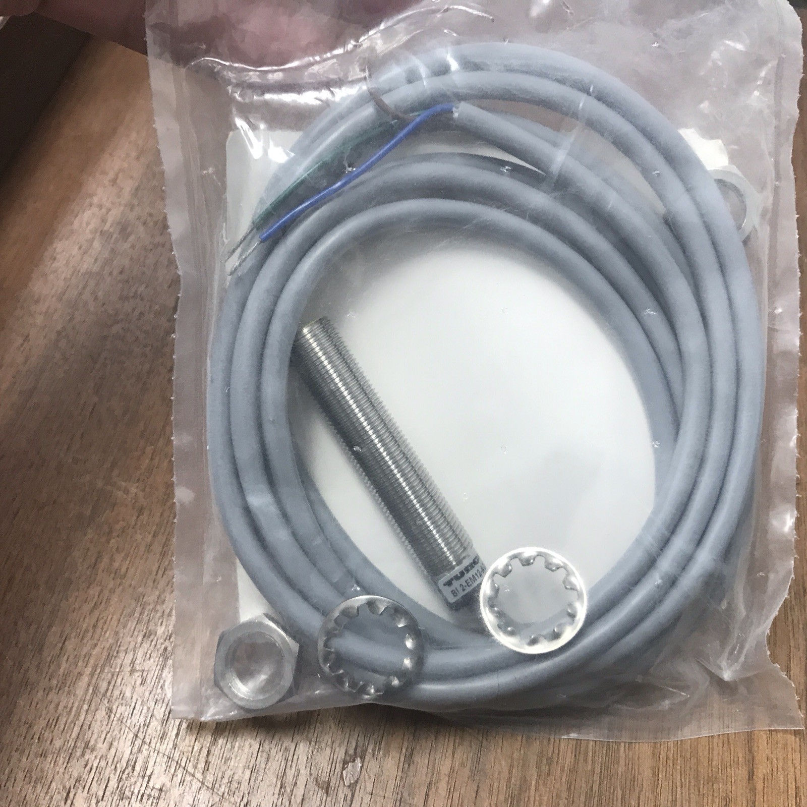 SEALED NEW TURCK BI 2-EM12-ADZ32X INDUCTIVE SENSOR 20-250VAC 10-300VDC 4205092