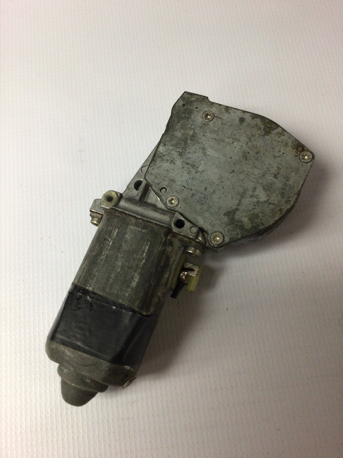 Mercedes Benz Power Window Motor 0130 821 037 – Used OEM Part