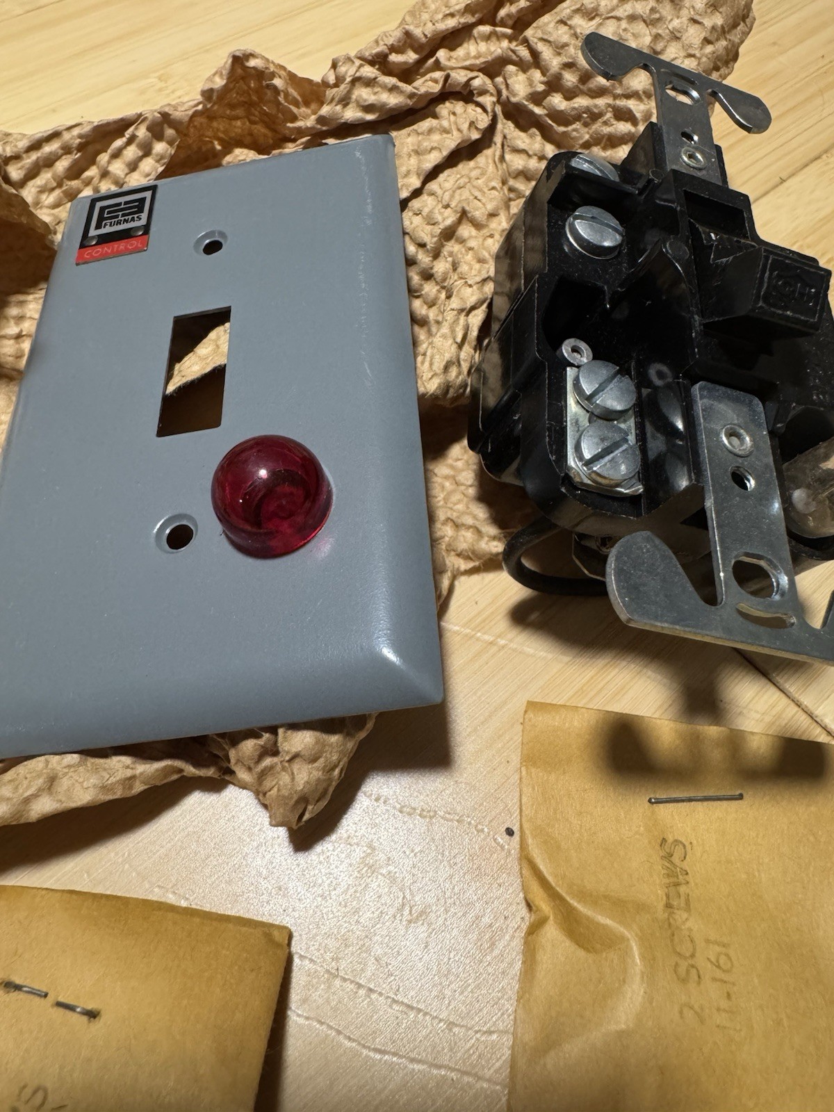 FURNAS 10BA1PB MANUAL STARTER 115/230V 1HP 1-PH 1-POLE OPEN w/ NEON PILOT LIGHT