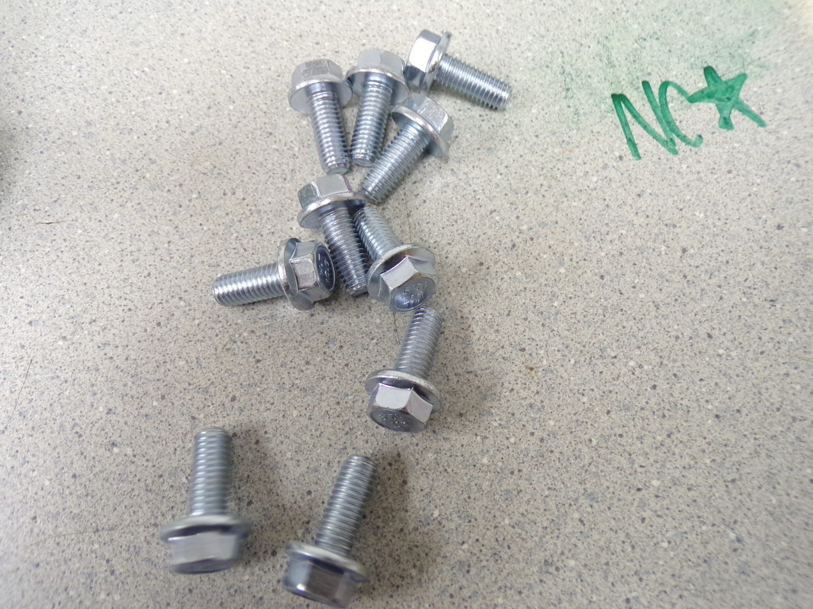 NEW Au-Ve-Co Products JIS Small Head Hex Flange Bolts 17388 10- *FREE SHIPPING*