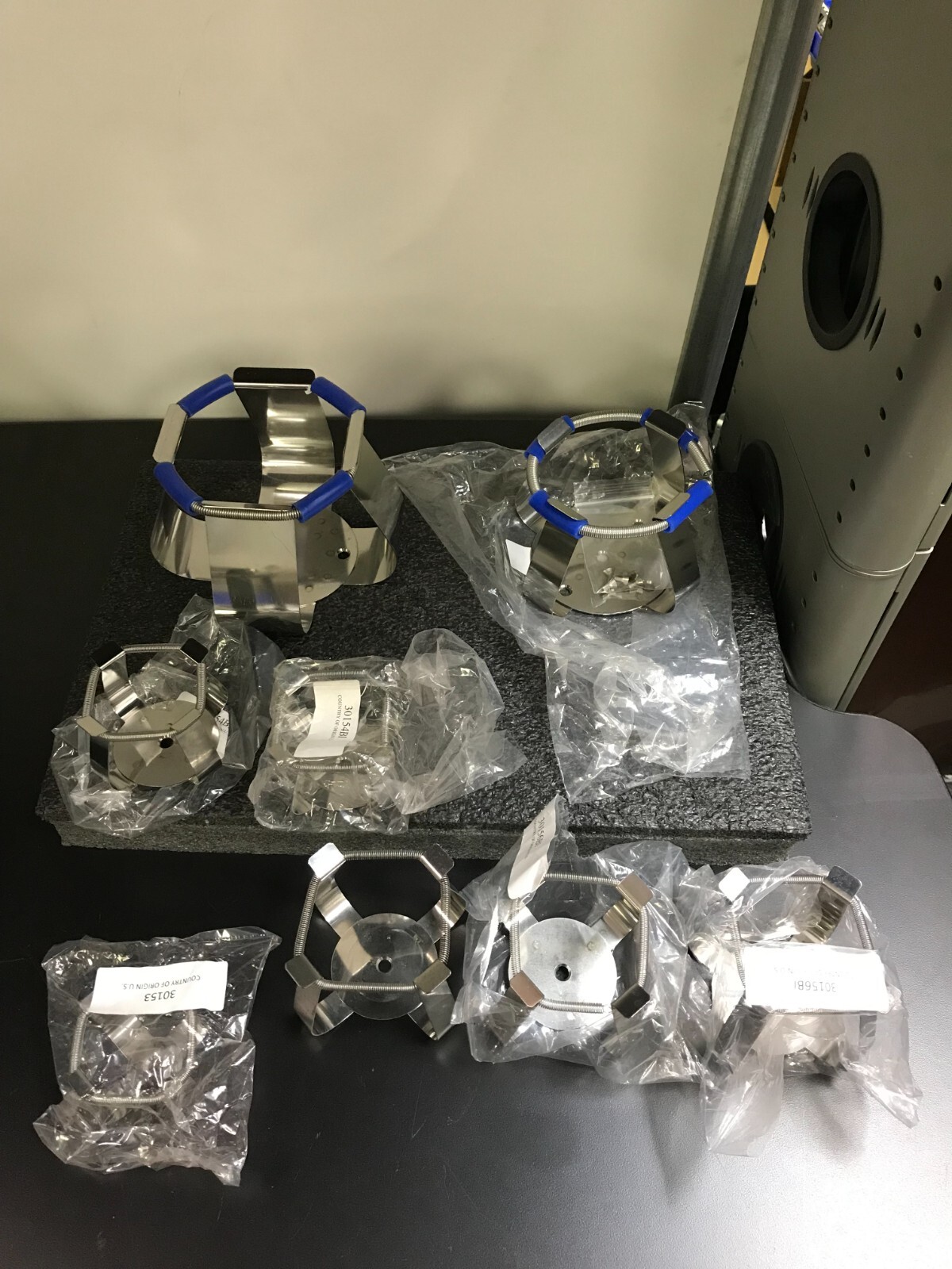 Lot of 8 Assorted Sizes Thermo Scientific Universal Orbital Shaker Clamps