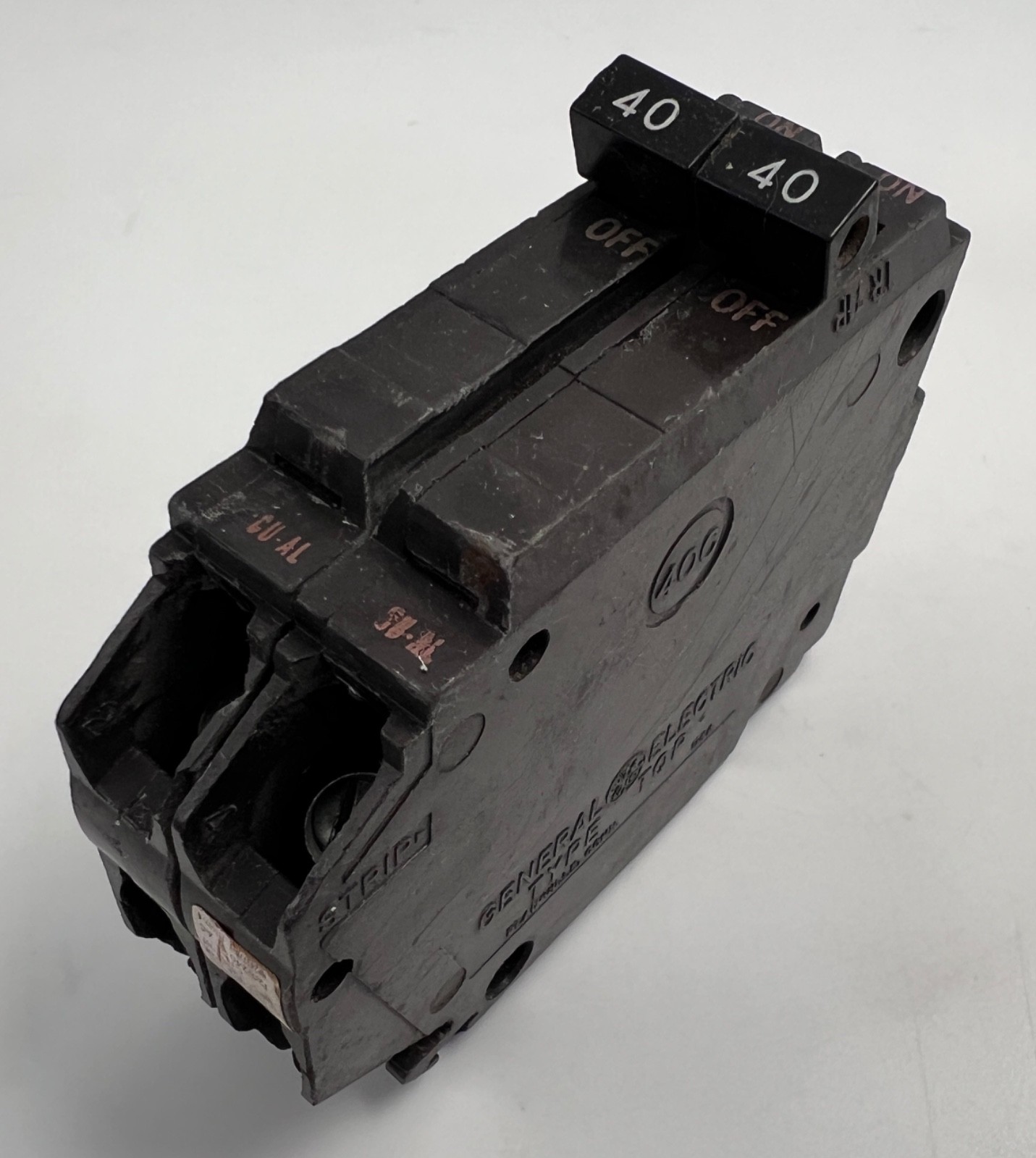 GENERAL ELECTRIC 40 AMP 2 POLE TYPE TQP CIRCUIT BREAKER