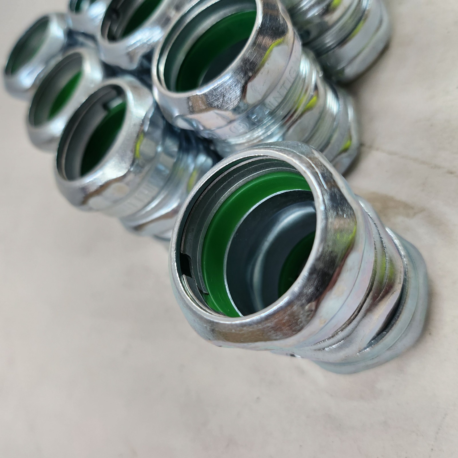Bridgeport 262-SRT 1″ Raintight EMT Coupling – 10 Fittings Lot