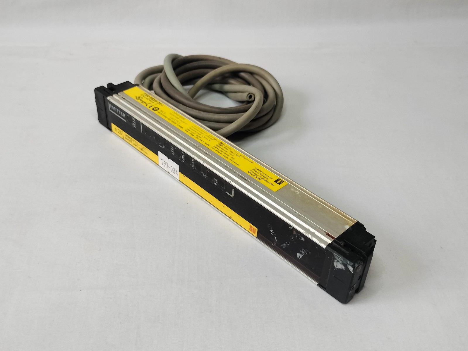 Omron F3SJ-E0225-25-L F3SJE022525L Emitter Safety Light Curtain Made in Japan