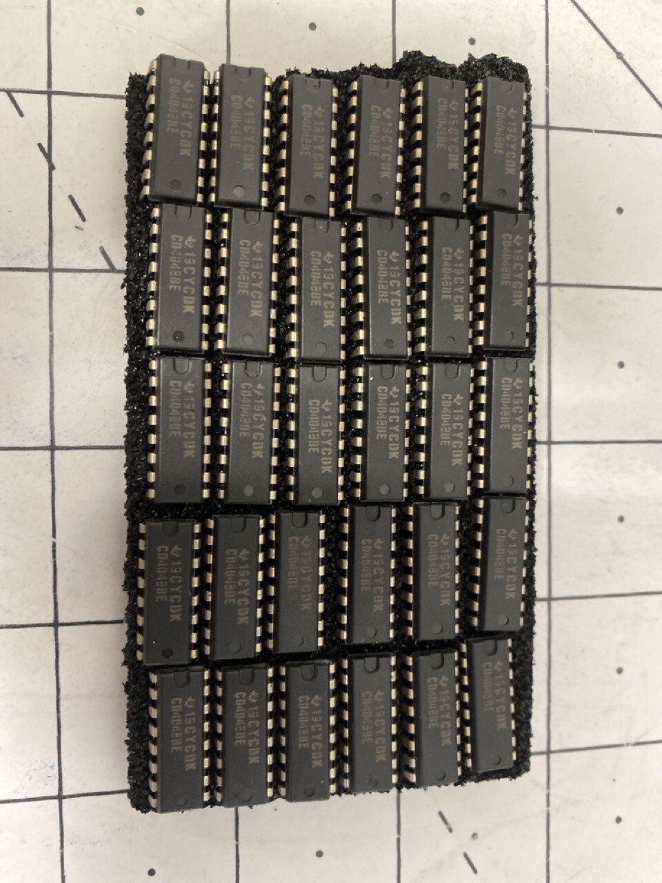 Texas Instruments Integrated Circuit 16 Dip Inverter PN: CD4048BE