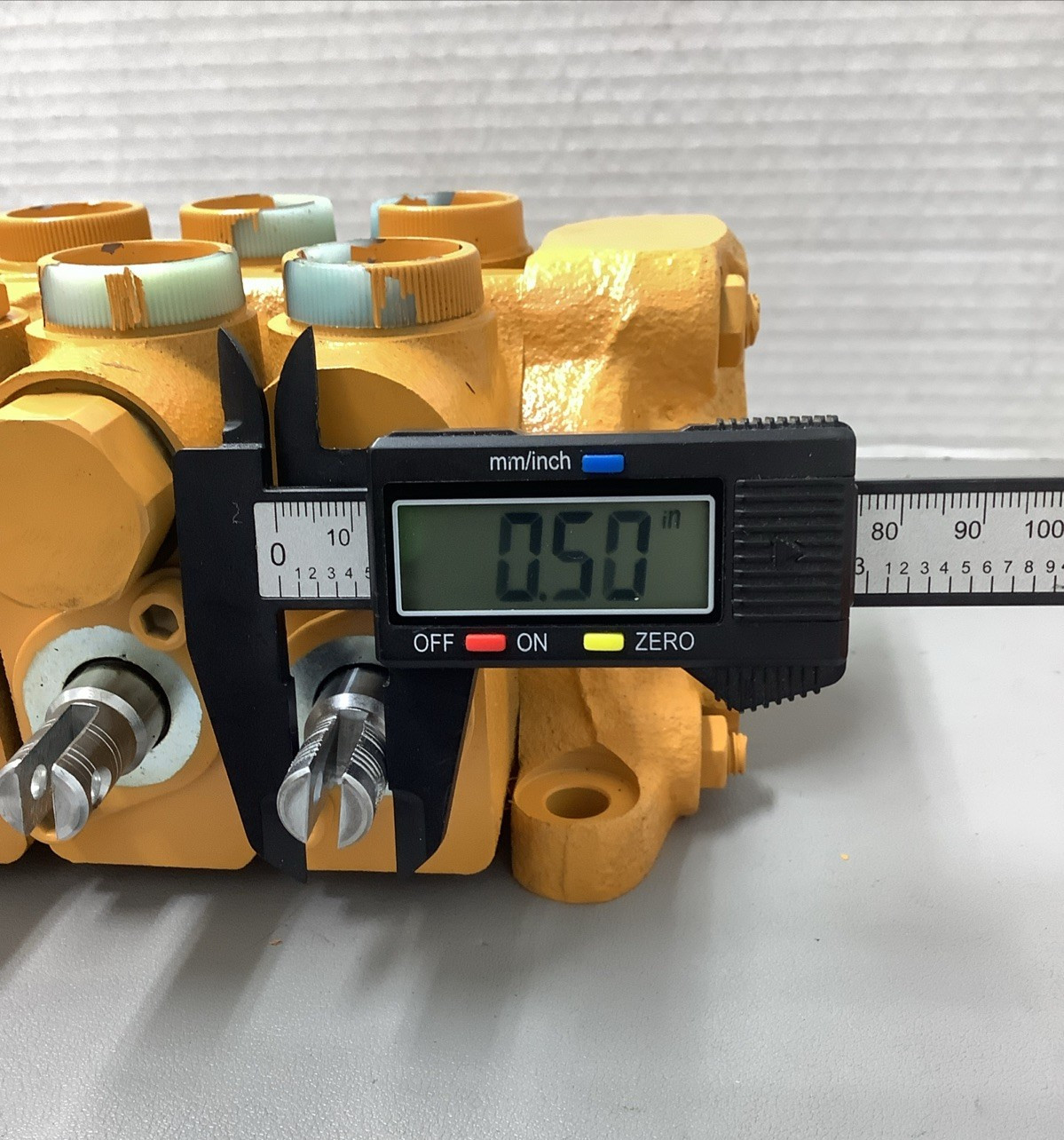 Doosan A155361 3-Spool Hydraulic Control Valve Assembly (r31)