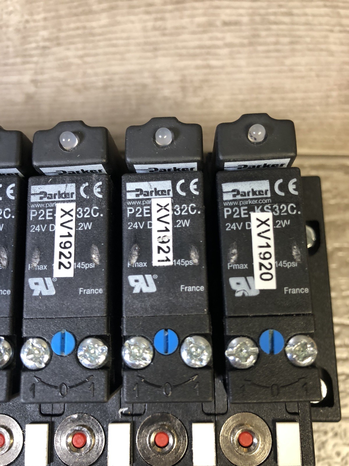Parker PS1-E11.. Pneumatic Modular Valve P2E-KS32C 24V DC (LOT OF 13)