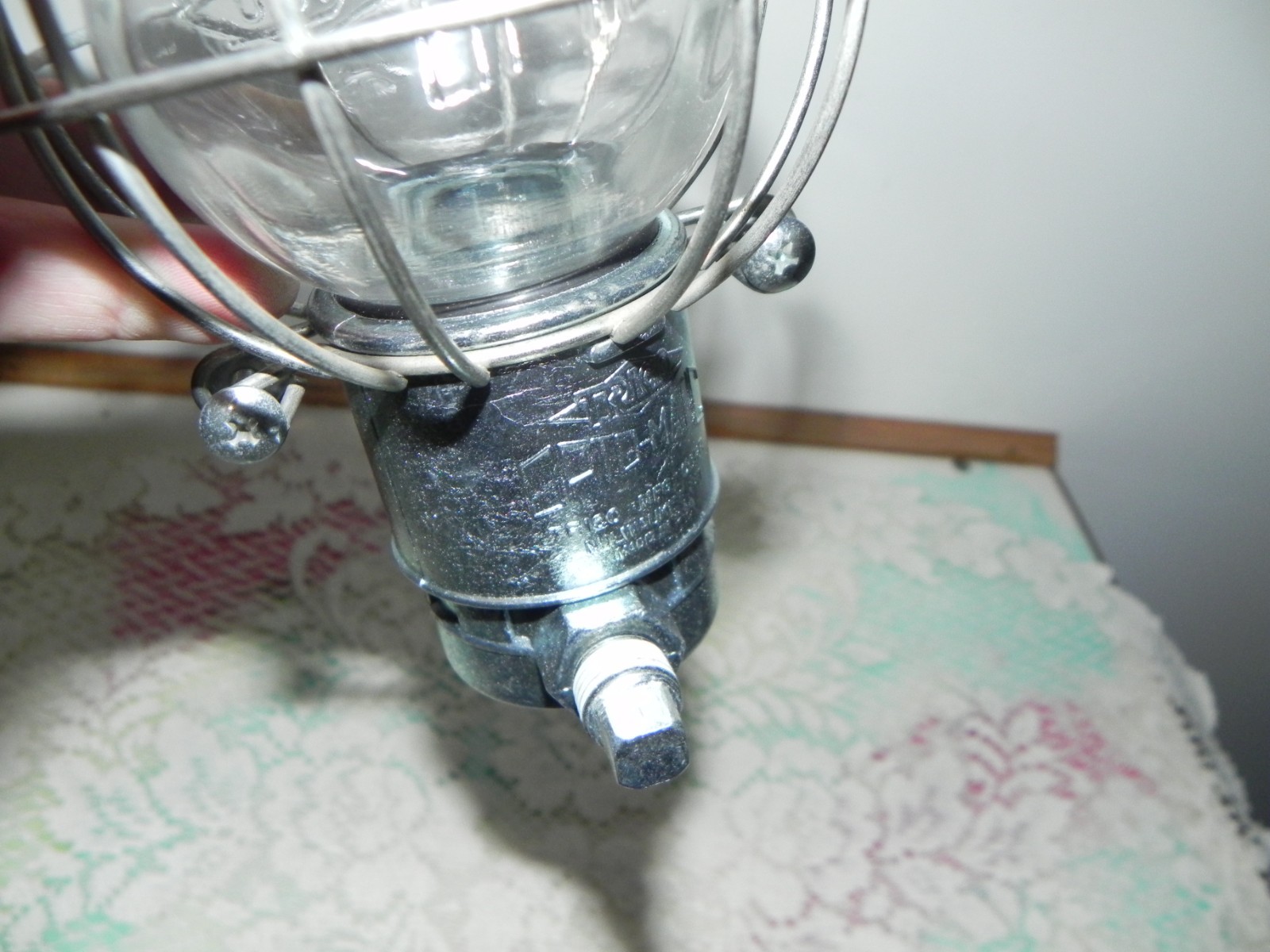 Trico Opto-Matic #5 Constant level oiler 1/4″ NPT, 8oz Globe w/ cage 30006