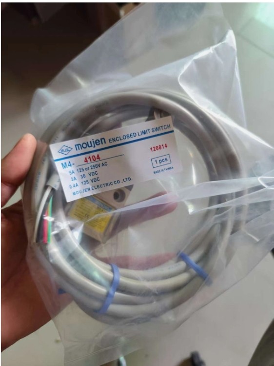 1 PCS MOUJEN M4-4104 Limit switch Travel switch