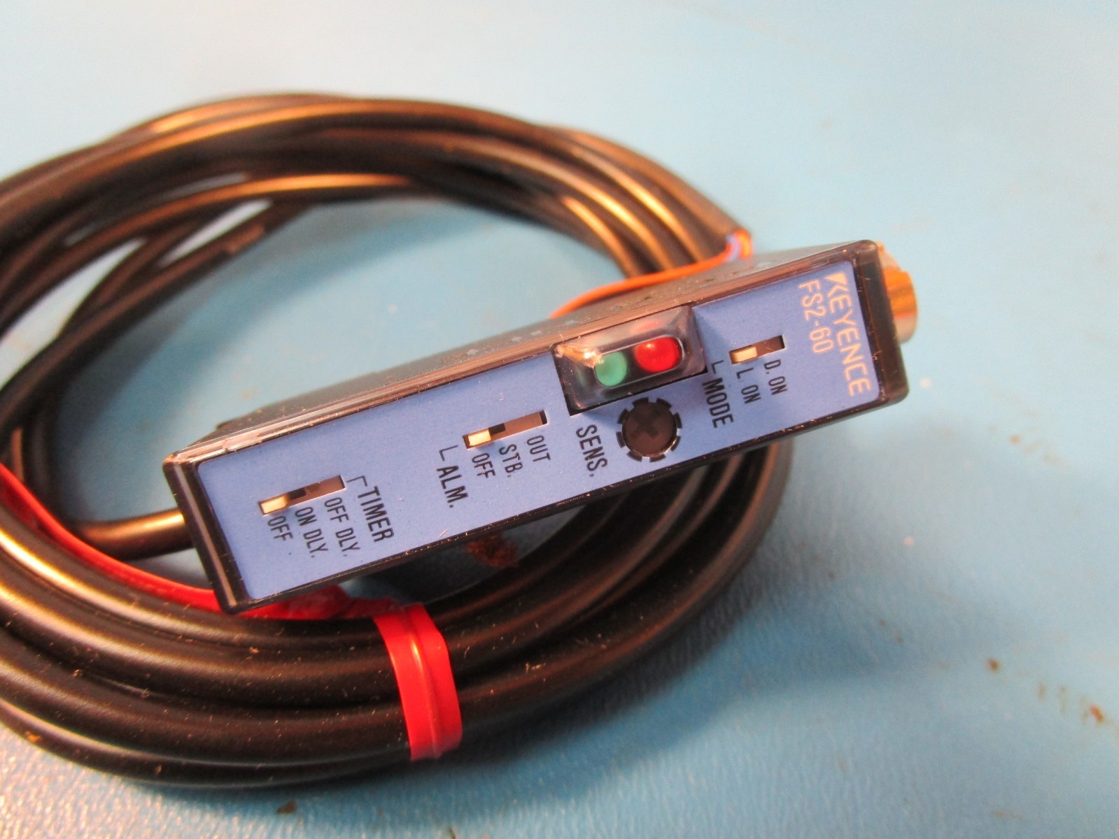 Keyence FS2-60, SENSOR AMPLIFIER, FIBER, Cable W/ Bracket, PHOTOELECTRIC