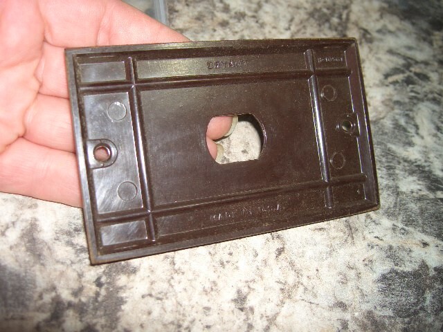 Vintage Bryant art deco cover plate vertical switch cover ribbed NO SCREWS