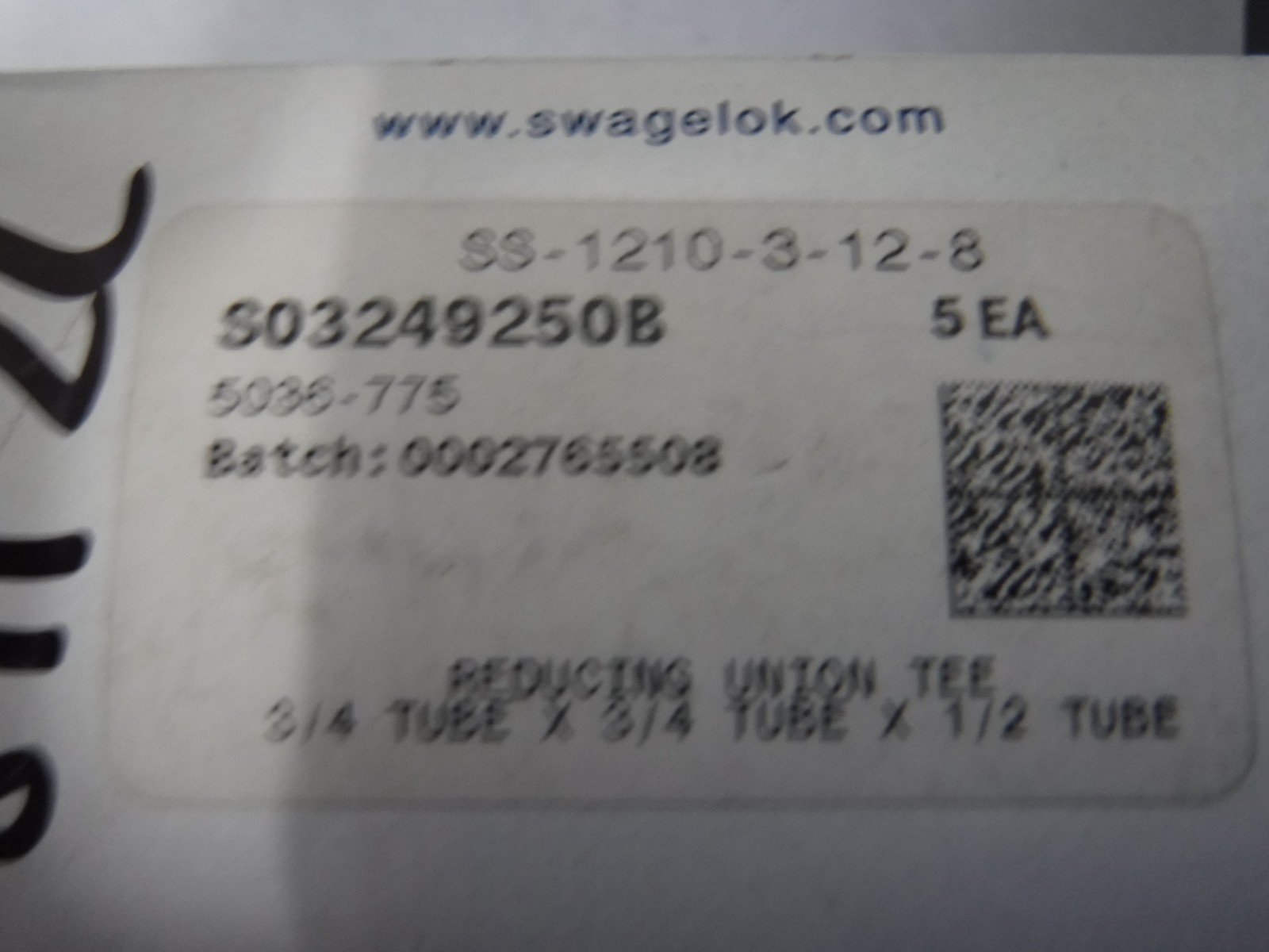 1 – Swagelok SS-1210-3-12-8 Reducing Union Tee 3/4 in x 3/4 in x 1/2 in Tube OD
