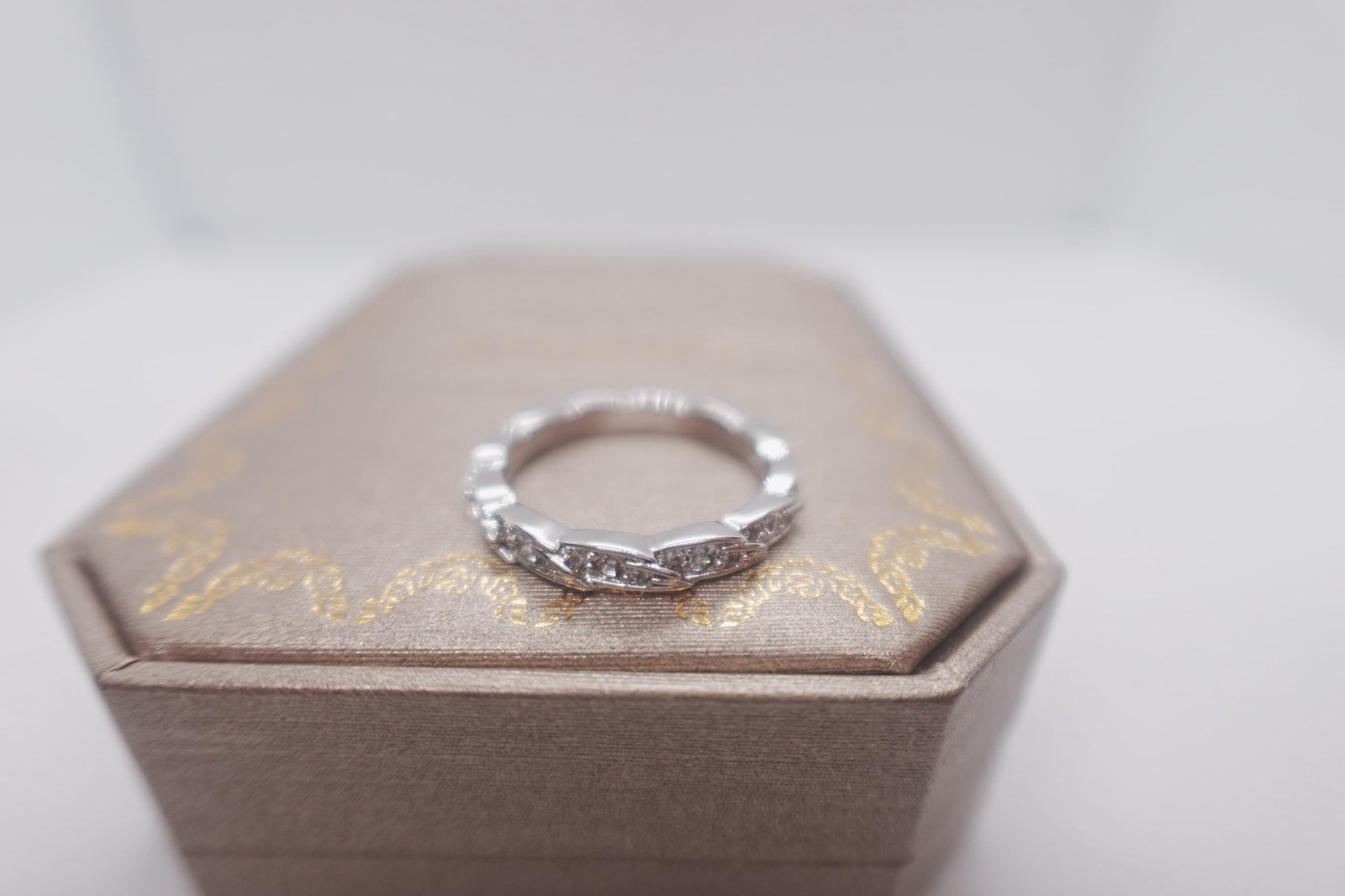 GIFT.Tlffany&co Narrow Ring in 18K white Gold with Pavé Diamonds. USA Size 8