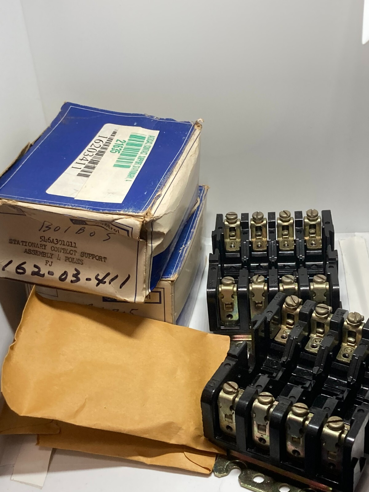 GE 546A301G11 STATIONARY CONTACT SUPPORT 4 POLES (LOT OF 2) NIB