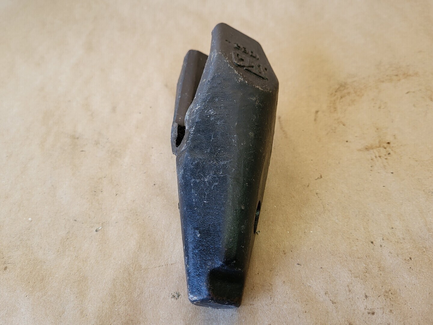 SURPLUS NEW Caterpillar Bucket Tooth Adapter HL6047.487 (Box of 6) – Parts