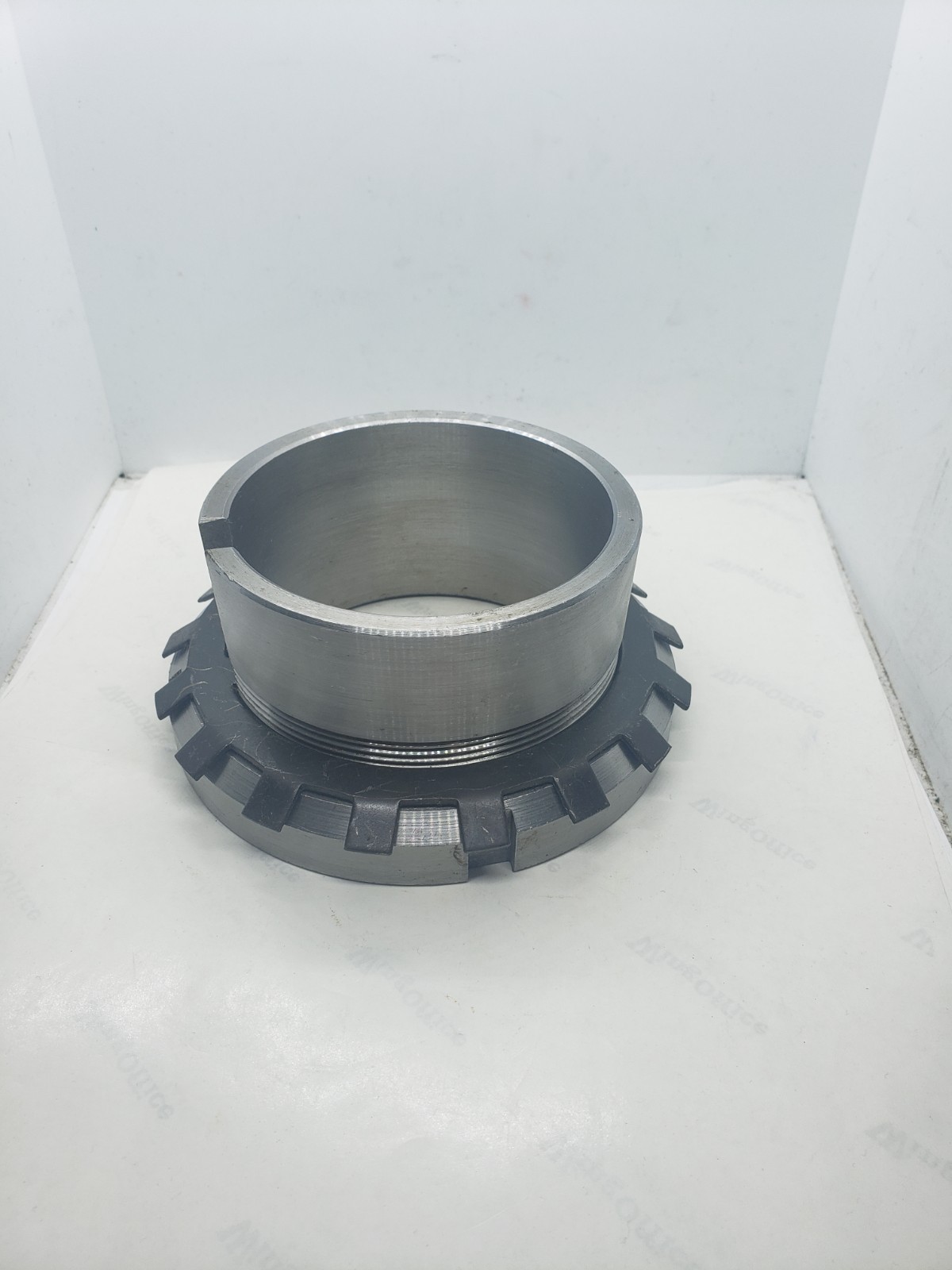 KM19 LOCKING NUT AND ADAPTER SLEEVE 95x125x17mm, NIB