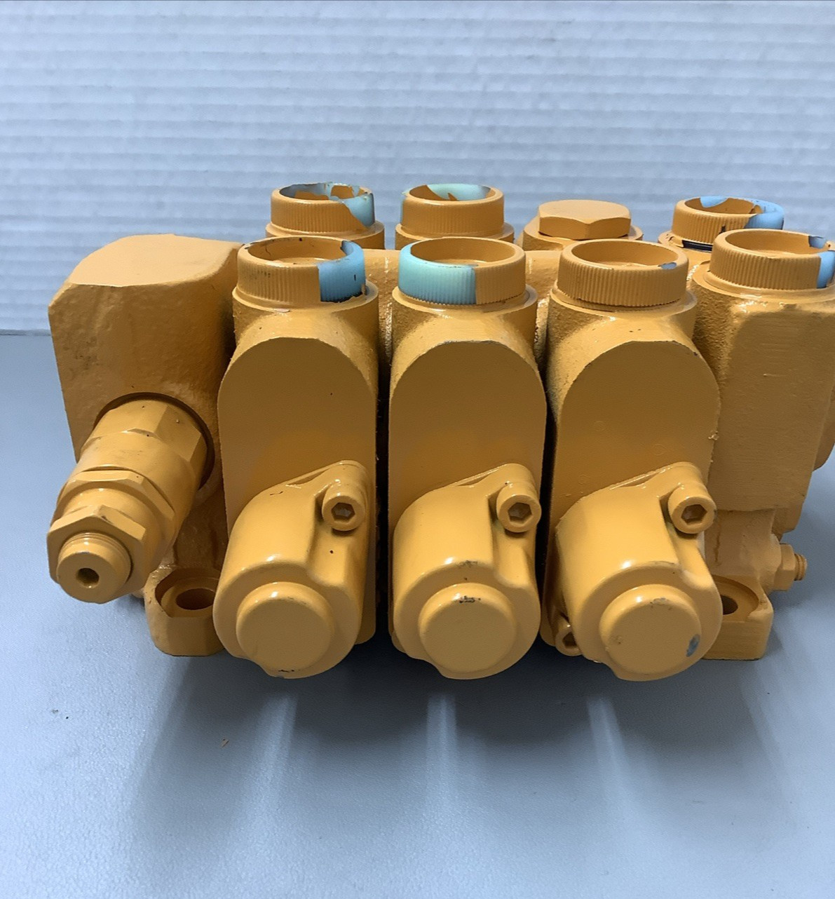 Doosan A155361 3-Spool Hydraulic Control Valve Assembly (r31)