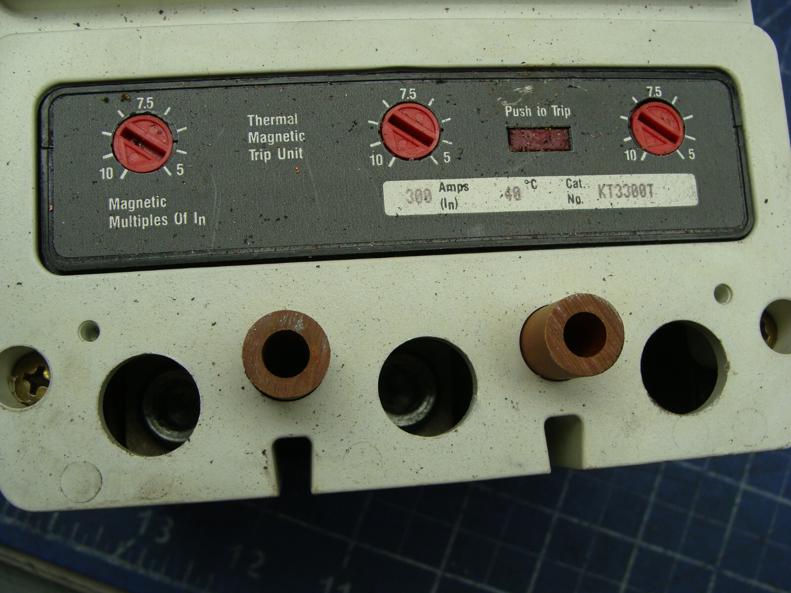 WESTINGHOUSE SERIES C CIRCUIT BREAKER KD3400F 400A 600VAC 3P STYLE 8985A38G02