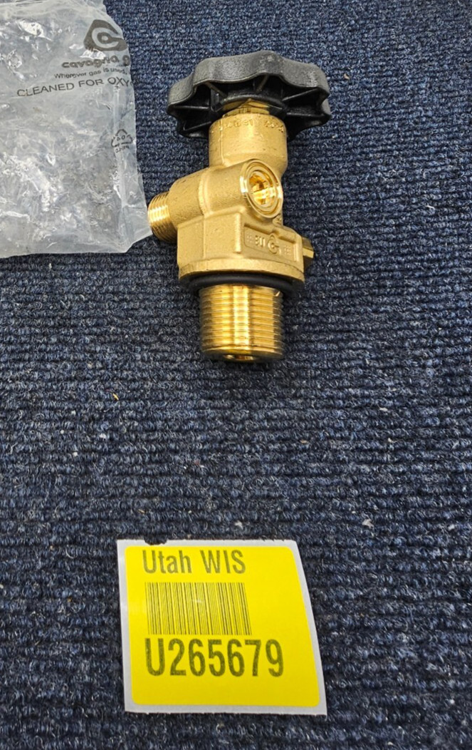 CAVAGNA CGA320R: ISO V-9, Y23-35 1.125″ 12 UNF Brass Cylinder Valve 3000PSI