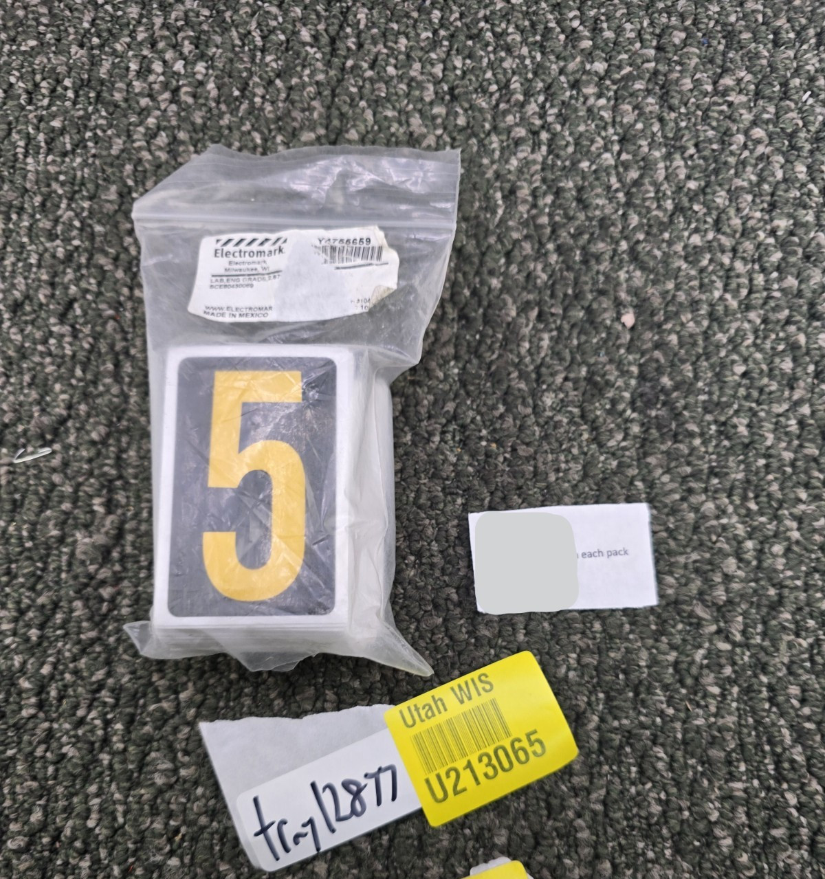 (QTY 100)Electromark Y4755659 Yellow on Black Engineer Grade Reflective Number 5