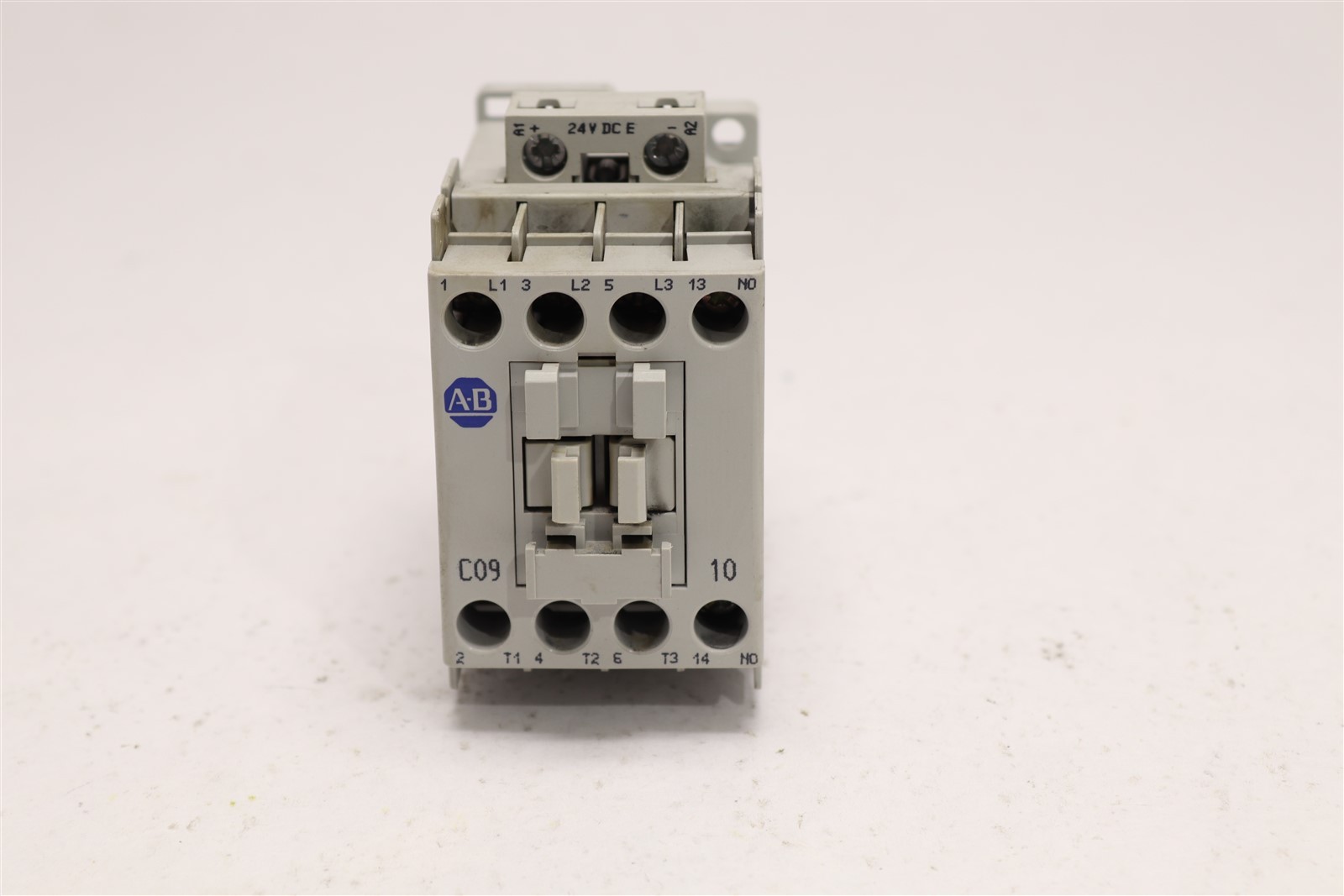 ALLEN BRADLEY CONTACTOR 24VDC 100-C09E*10 SER A