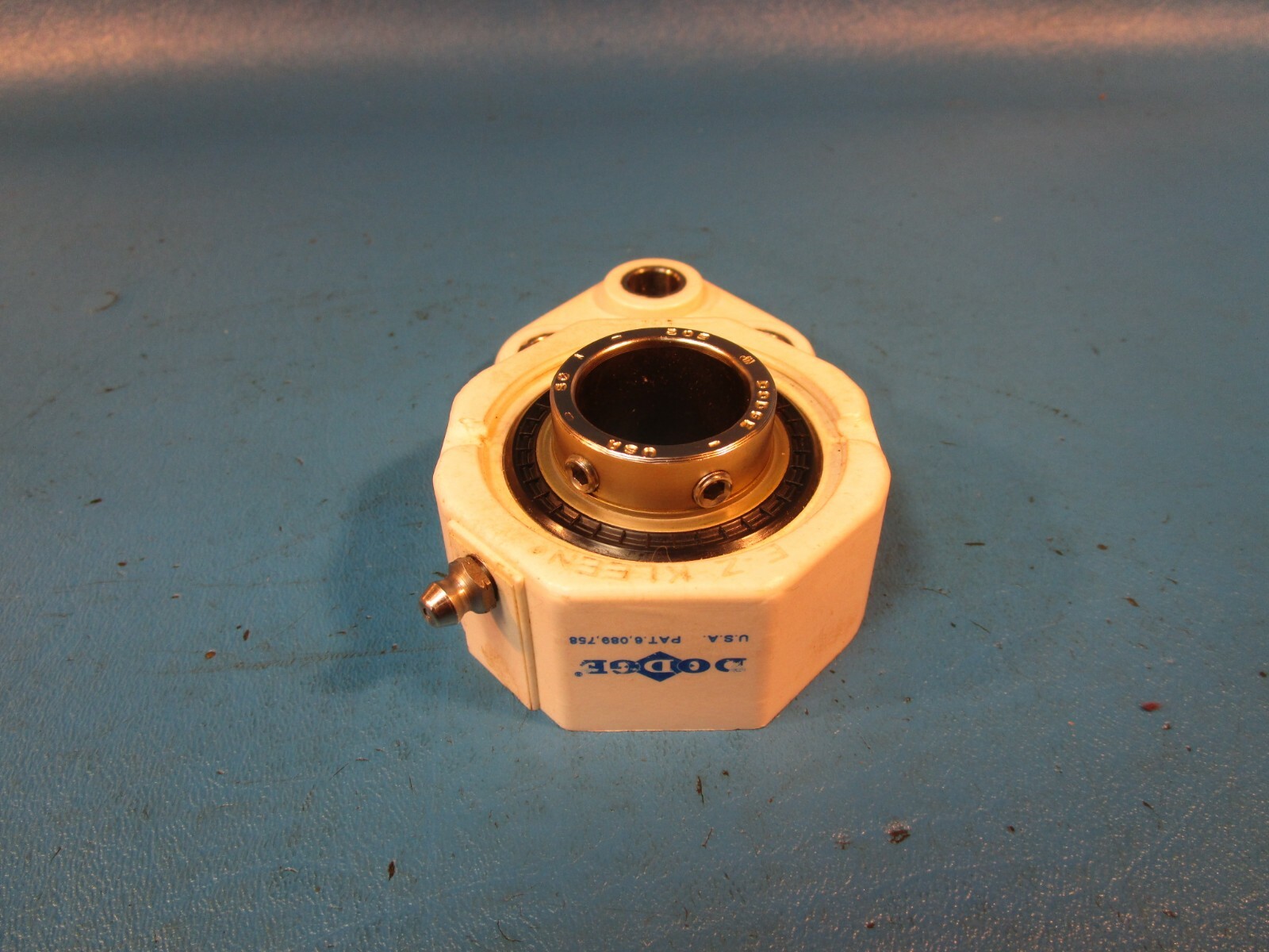 Dodge 127534, FB-SCE2-100-PCR, 3-Bolt Flange,Set Screw I=SC1 205, H=EZ-Kleen 205