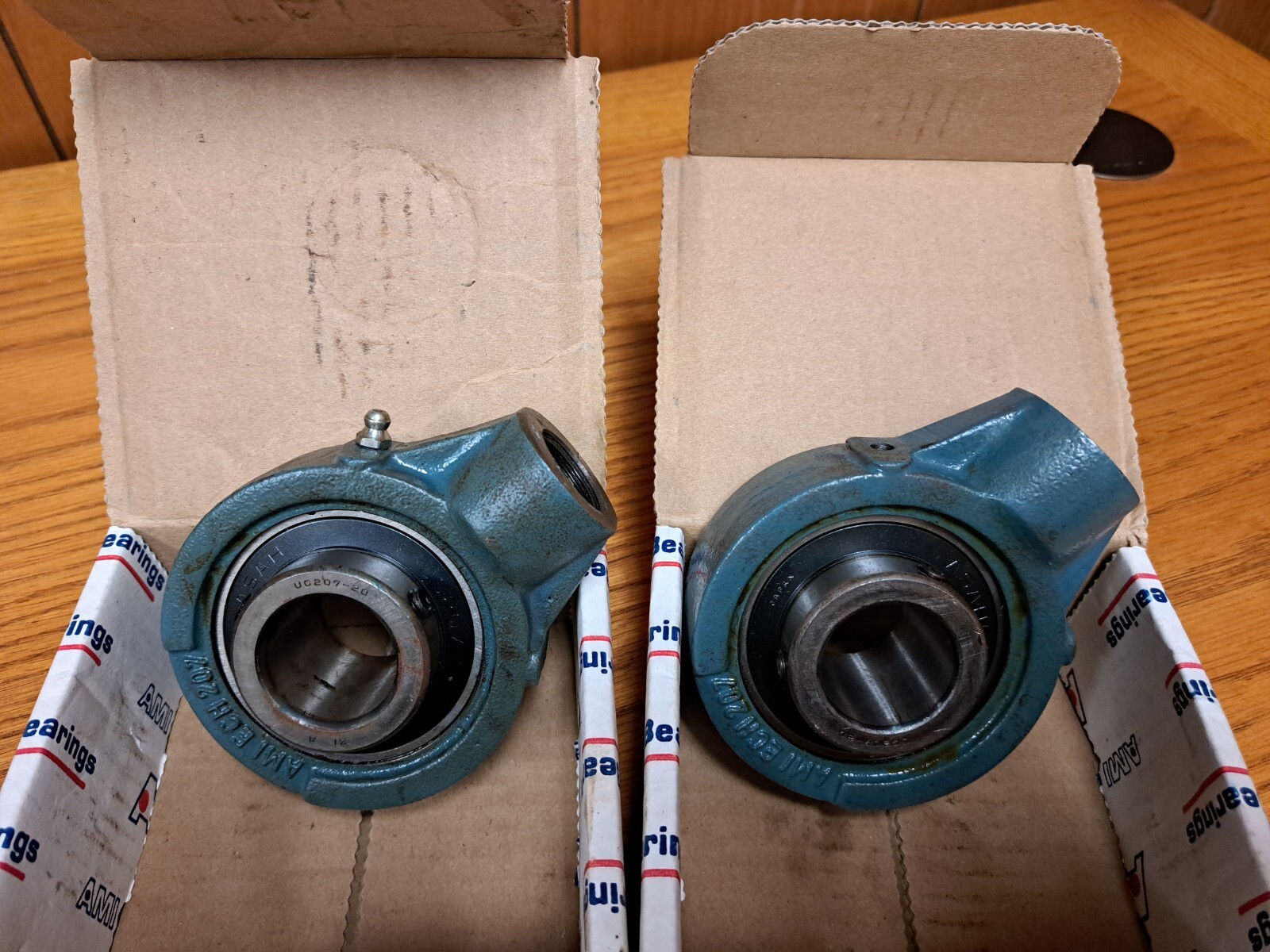 LOT OF 2 AMI Hanger Bearing UCECH207-20 1 1/4” Shaft Thread Size PF 3/4 UC207-20