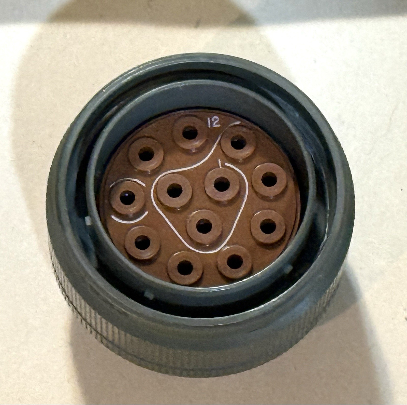 One SEALED AMPHENOL M83723/96W2212N 12 Position Circular Connector Plug