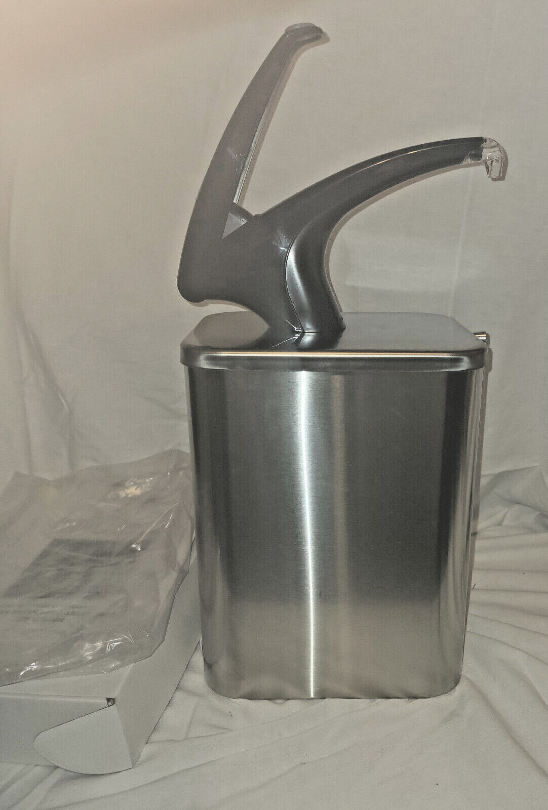 San Jamar Frontline Condiment Dispensing System Soft-Touch Black(see pictures).
