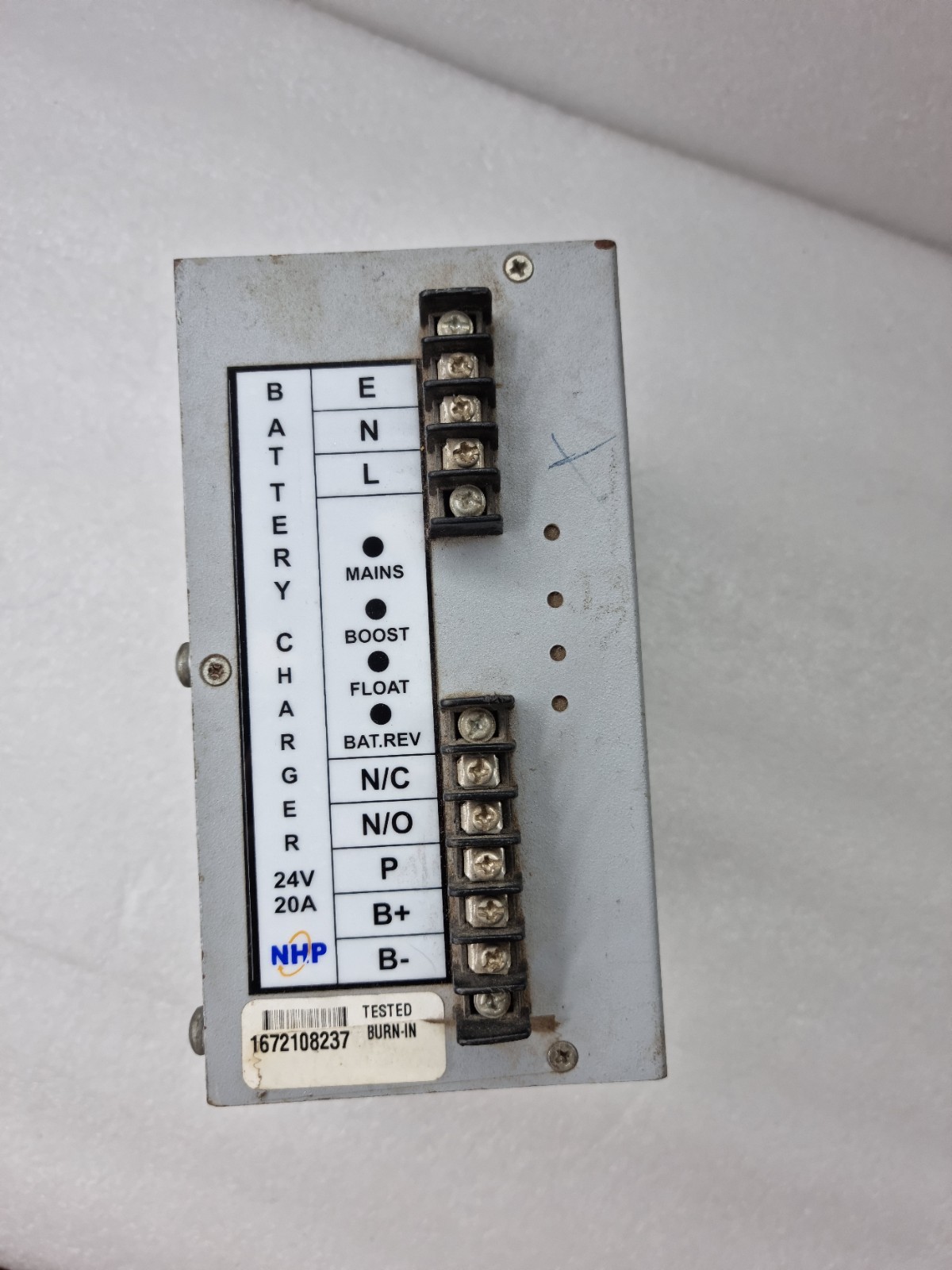 NHP BATTERY CHARGER 24V 20A (FAULTY)