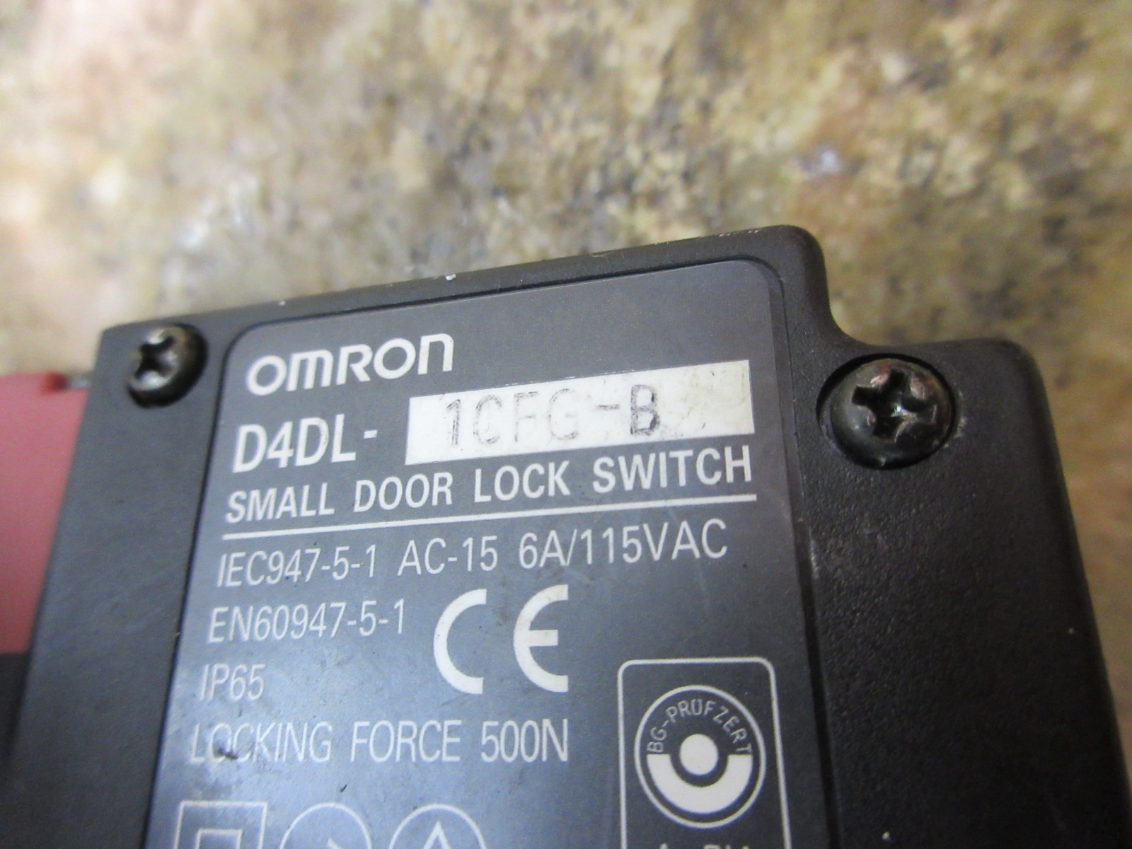 OMRON SMALL DOOR LOCK SWITCH D4DL-1CFG-B