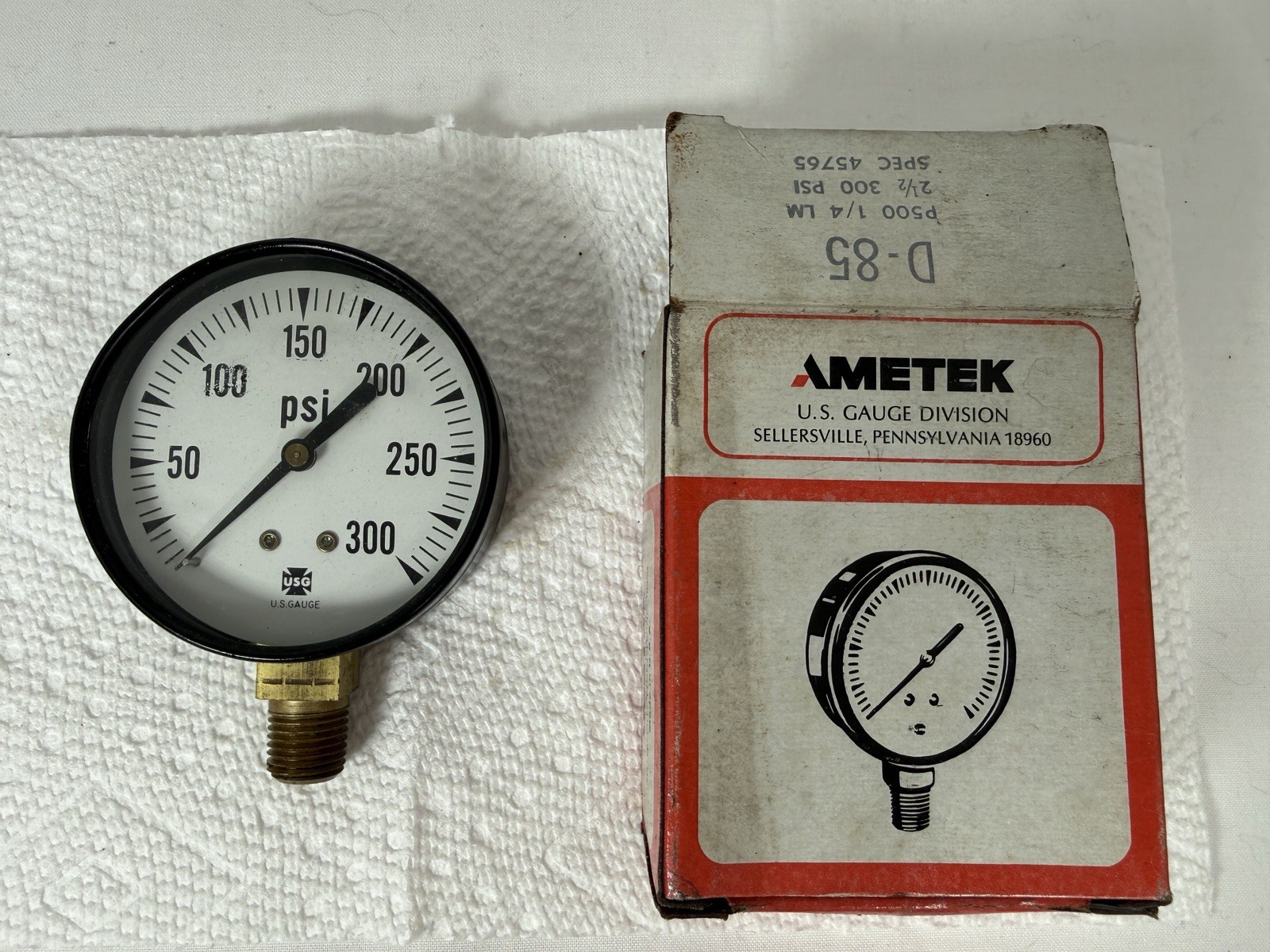 Ametek D-85 P500 Gauge 1/4 LM 2-1/2 300 PSI Spec 45765