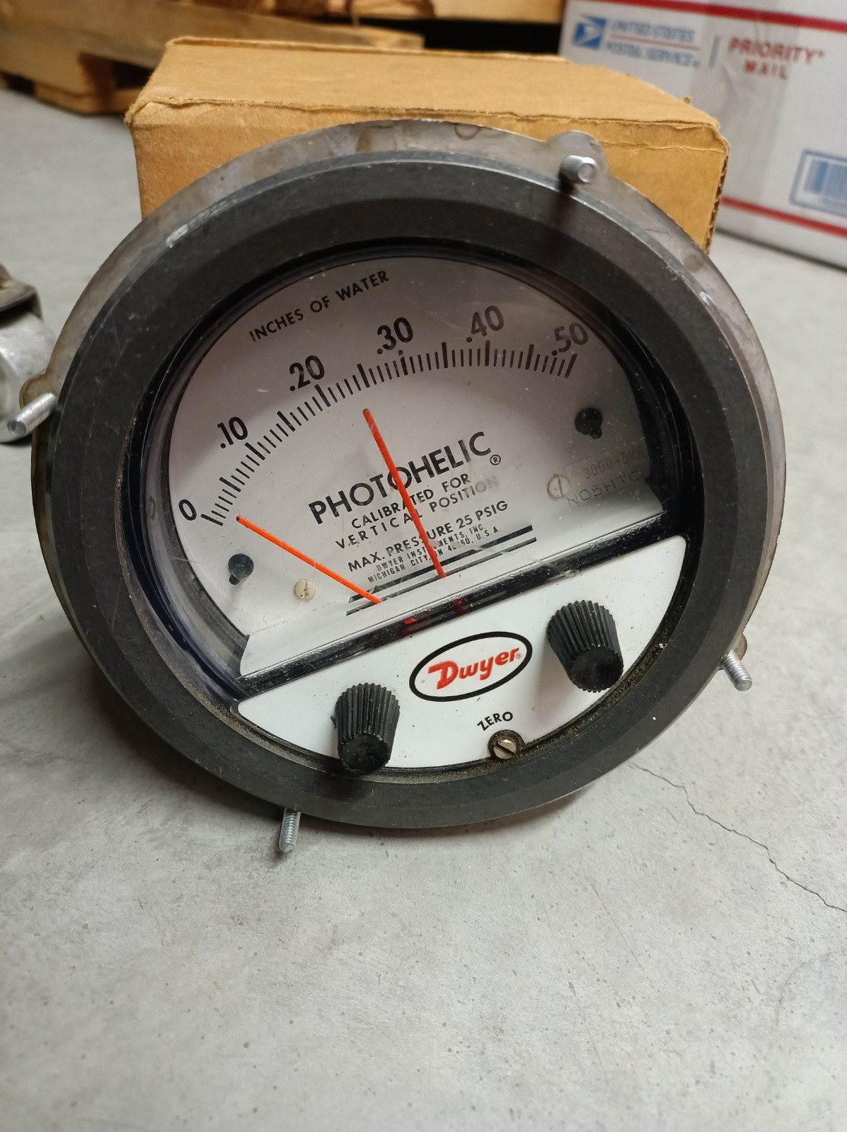 Used Dwyer 3000-0MR Photohelic Pressure Gauge 3000MR 3000-OMR Max Pressure 25psi