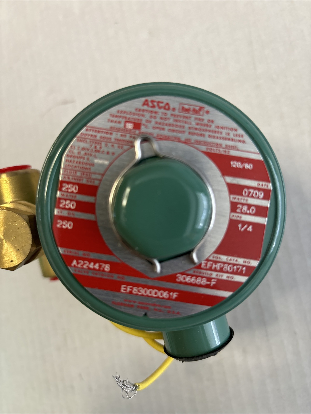 ASCO , EF8300D061F , SOLENOID VALVE, 1/4″ FNPT , New In An Open Box NOS.