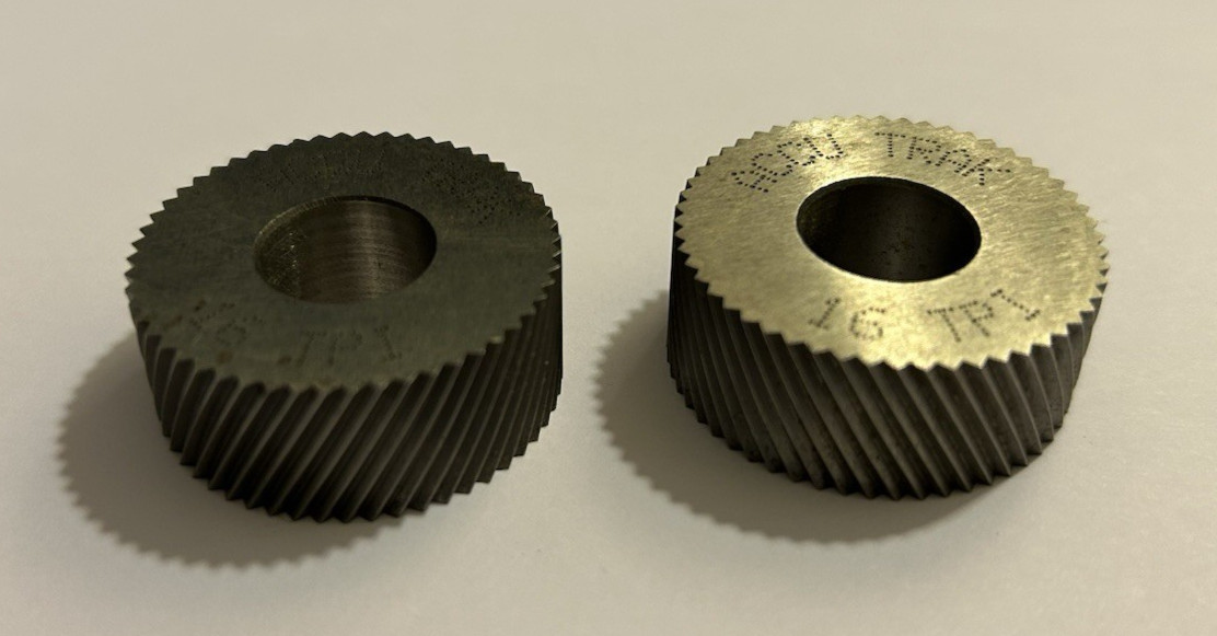 PAIR ACCU TRAK TOOLS 16 TPI KNURLING WHEEL 1 1/4 X 1/2 X 1/2 L&R DIA