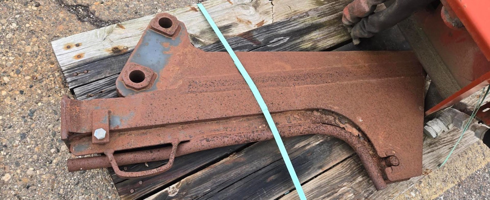Ditch Witch CABLE PLOW ATTACHMENT H331 WITH 36″ PLOW BLADE AND HOSES
