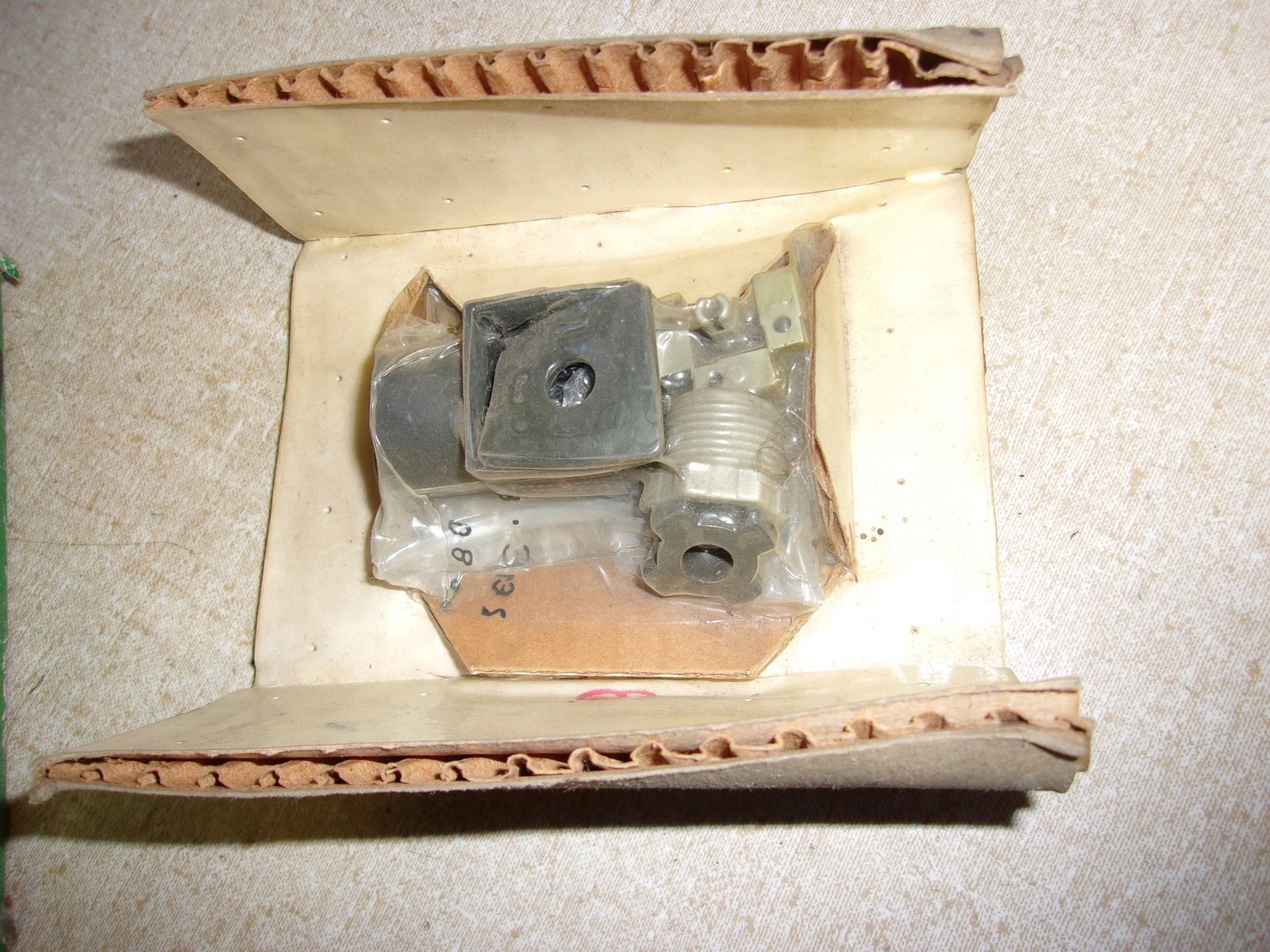NEW Asco Red-Hat 00713 Solenoid Valve KBSS 7258 DS-814 17085 1025387