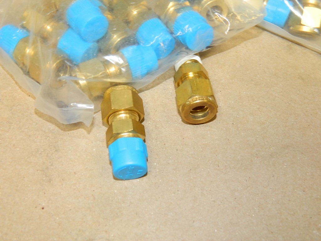 Parker Hy Lok HyLok 105251 3/8″ T x 1/4″ MNPT Brass Fittings 21 Pieces LOT # 2