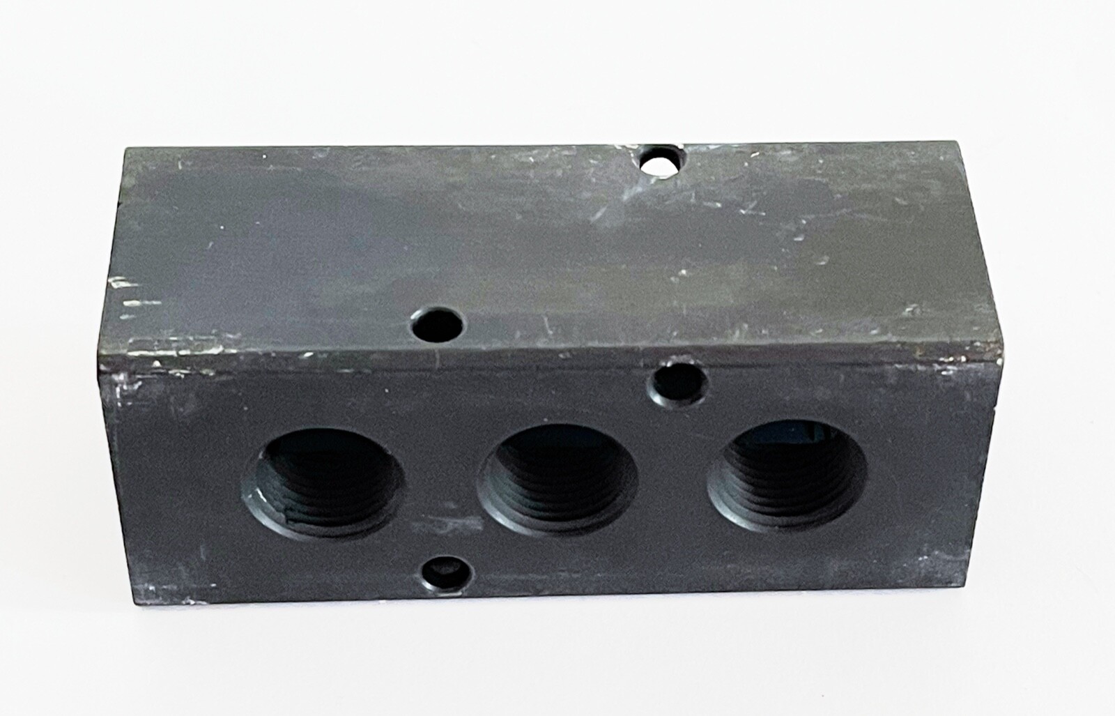 NEW POLYCONN PCM30-375-03B MANIFOLD 3/8 NPT OUT x 1/2 NPT IN 3-3/4 L X 1-1/2 W