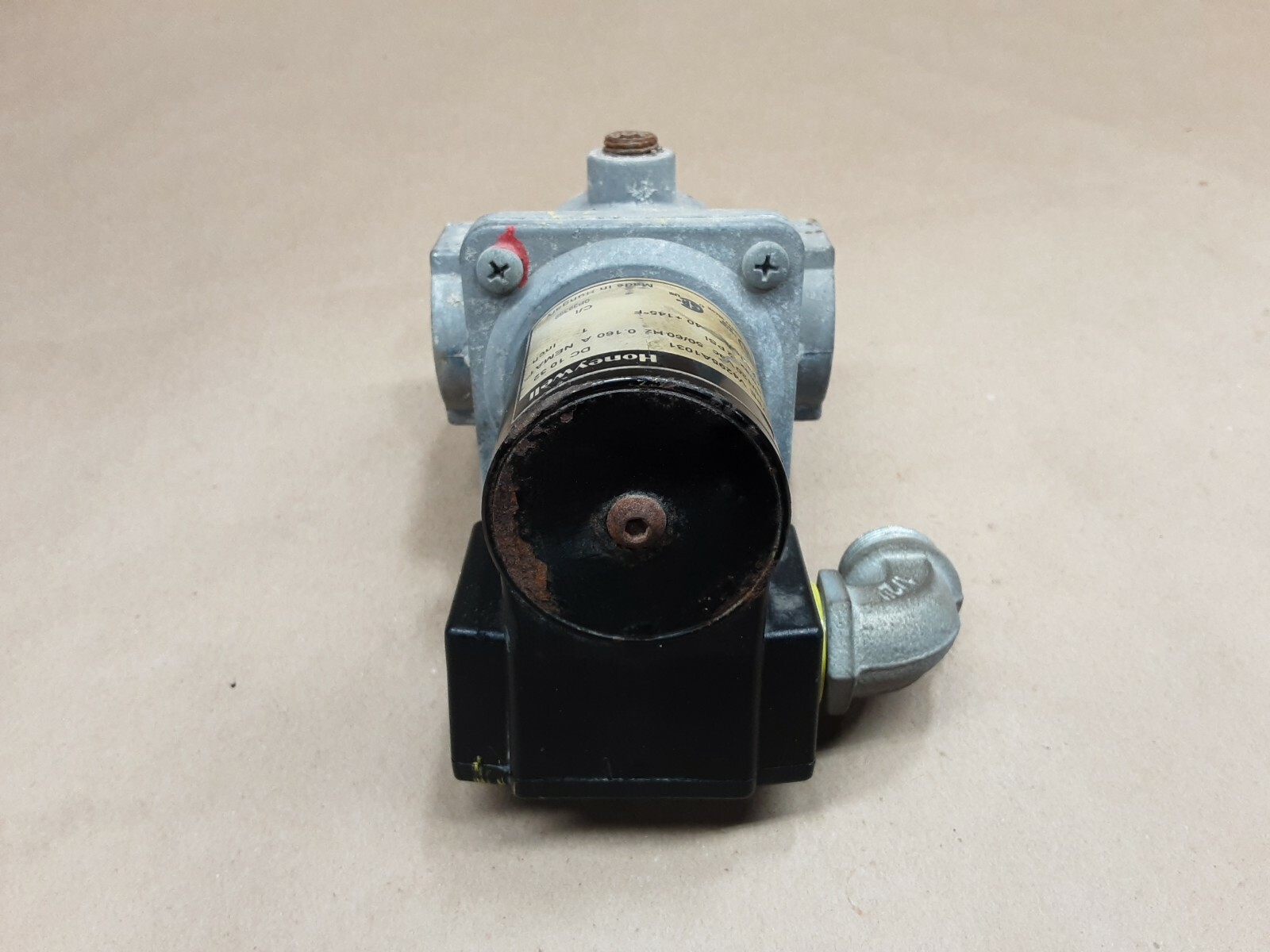 HONEYWELL V4295A1031 110/120 2PSI SOLENOID GAS VALVE #1011D17PR5