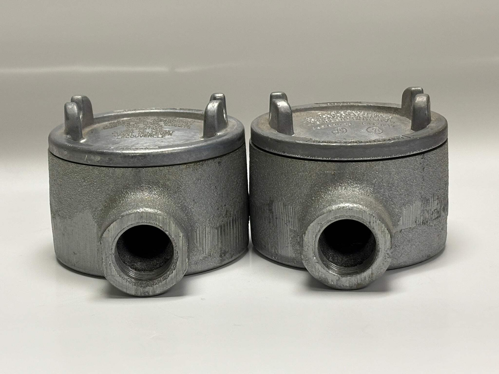 2 PK Crouse-Hinds 0101639 GUA-16 1/2″ Explosion-Proof Conduit Outlet Box with Co