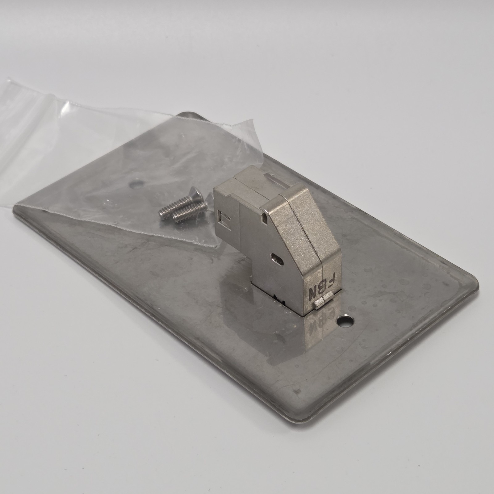 Metz Connect 135010-SSC-E Cat 5 Cover Plate Assembly Stainless Steel