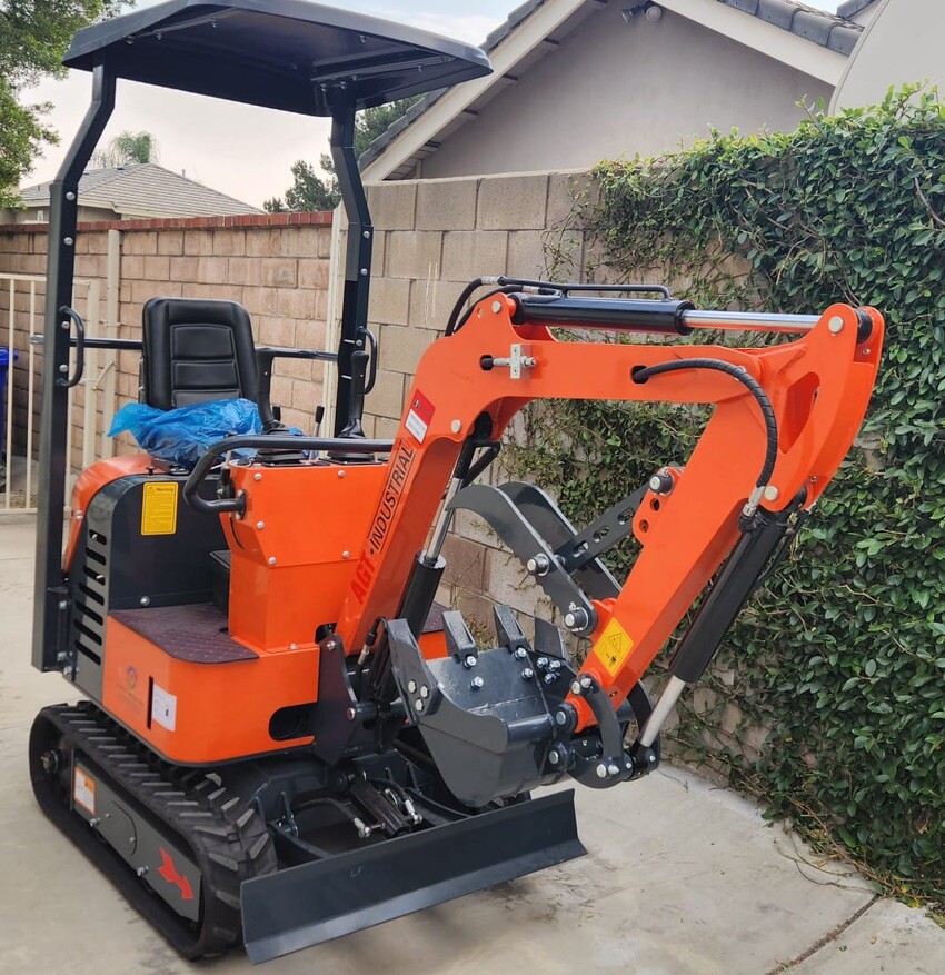 Brand New Tracked Mini Excavator 13.5HP American B&S Engine Best Deal Powerful