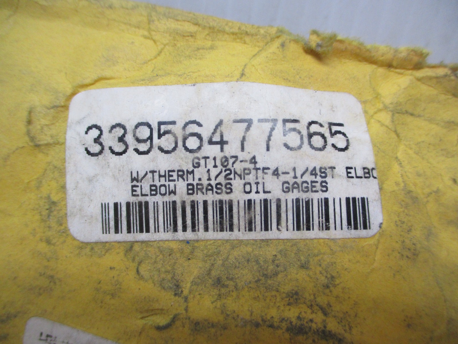 4-1/4 Inch Long Sight, 1/2 Inch Thread Size, Buna-N Seal Elbow With 1-3/8 Inch D