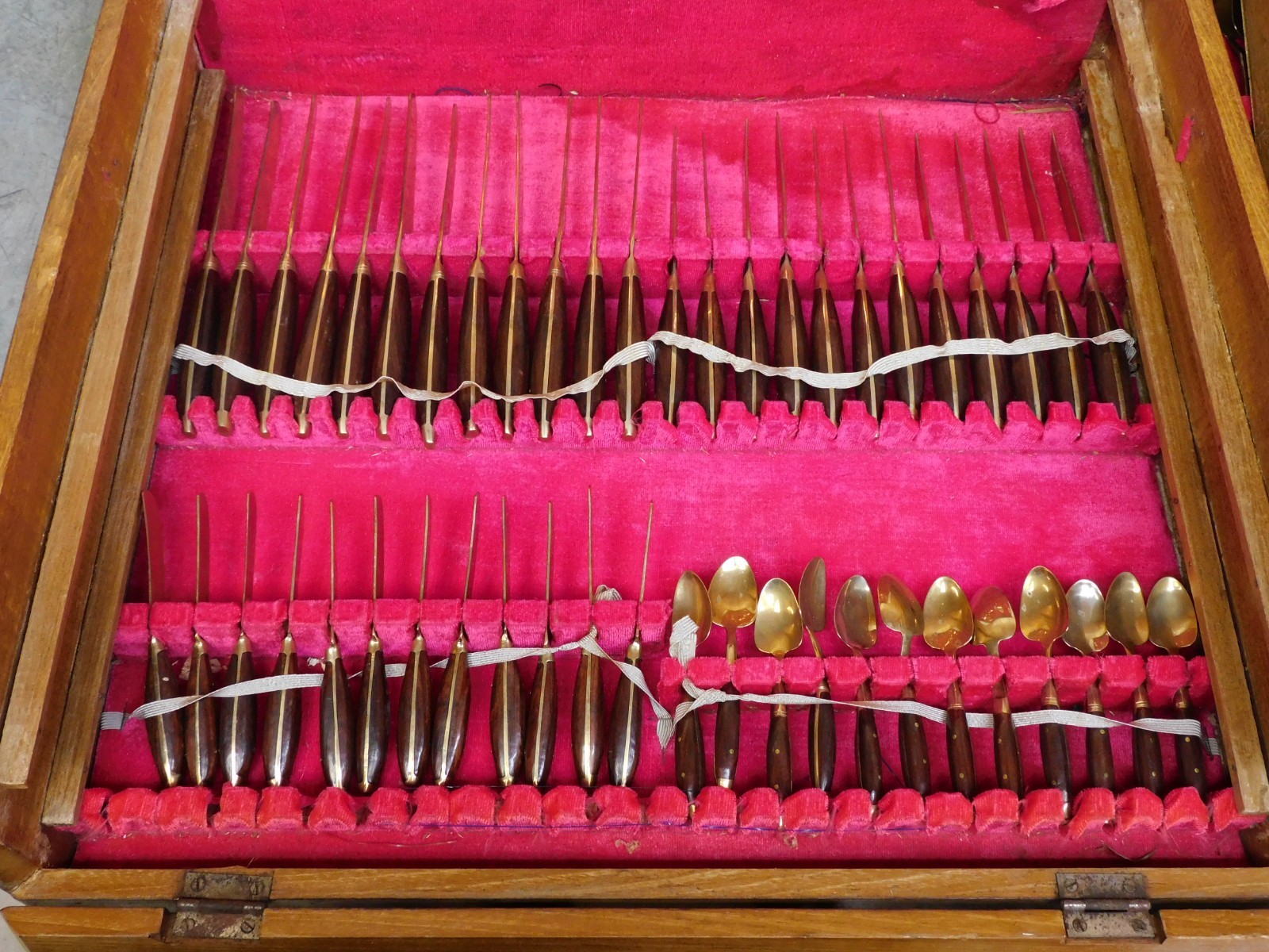 NO NAME 144PC SET OF BRASS & ROSEWOOD VITAGE THAILAND FLATWARE SERVICE FOR 12