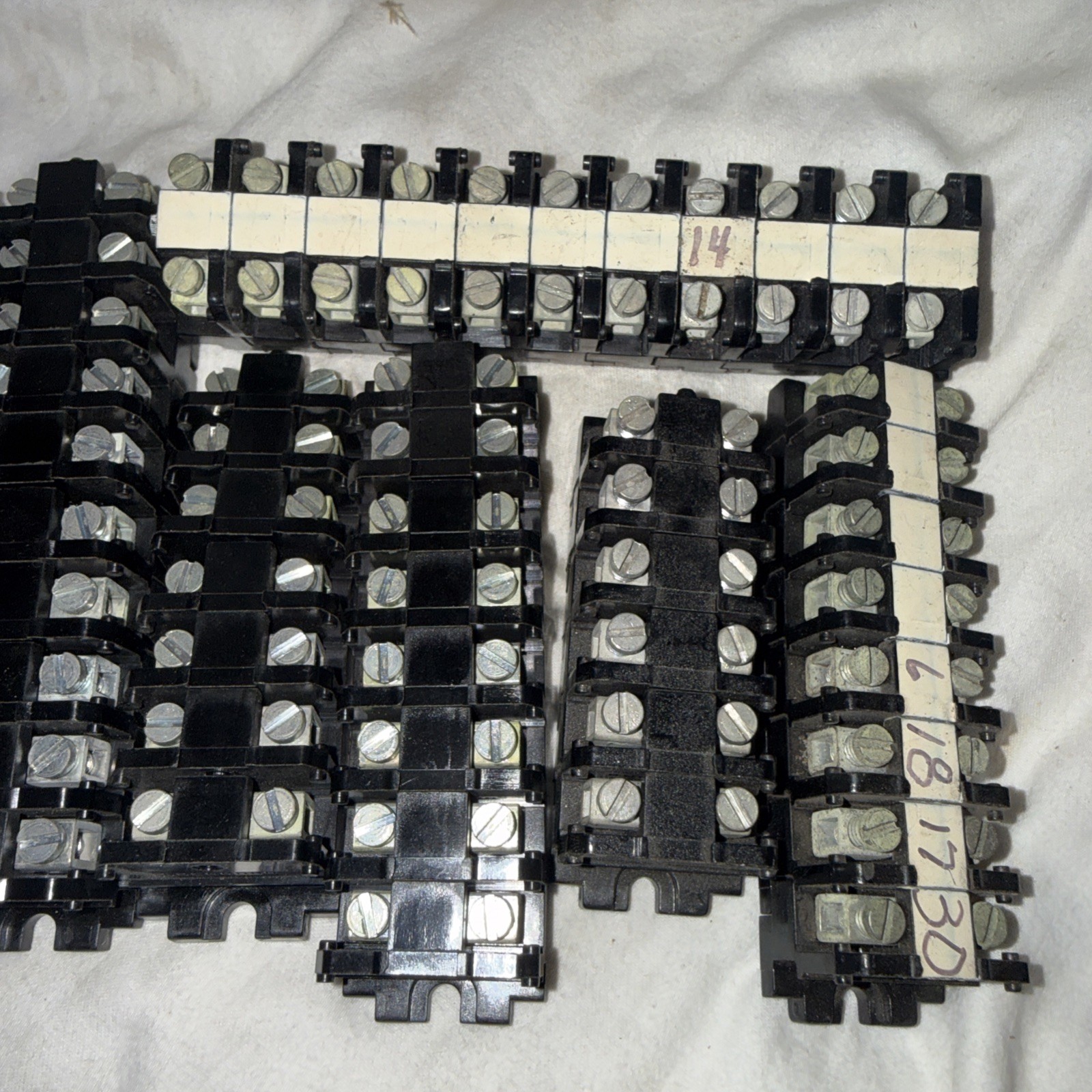 80 + Buchanan Medium Duty 524 Flat base Sectional Terminal Blocks