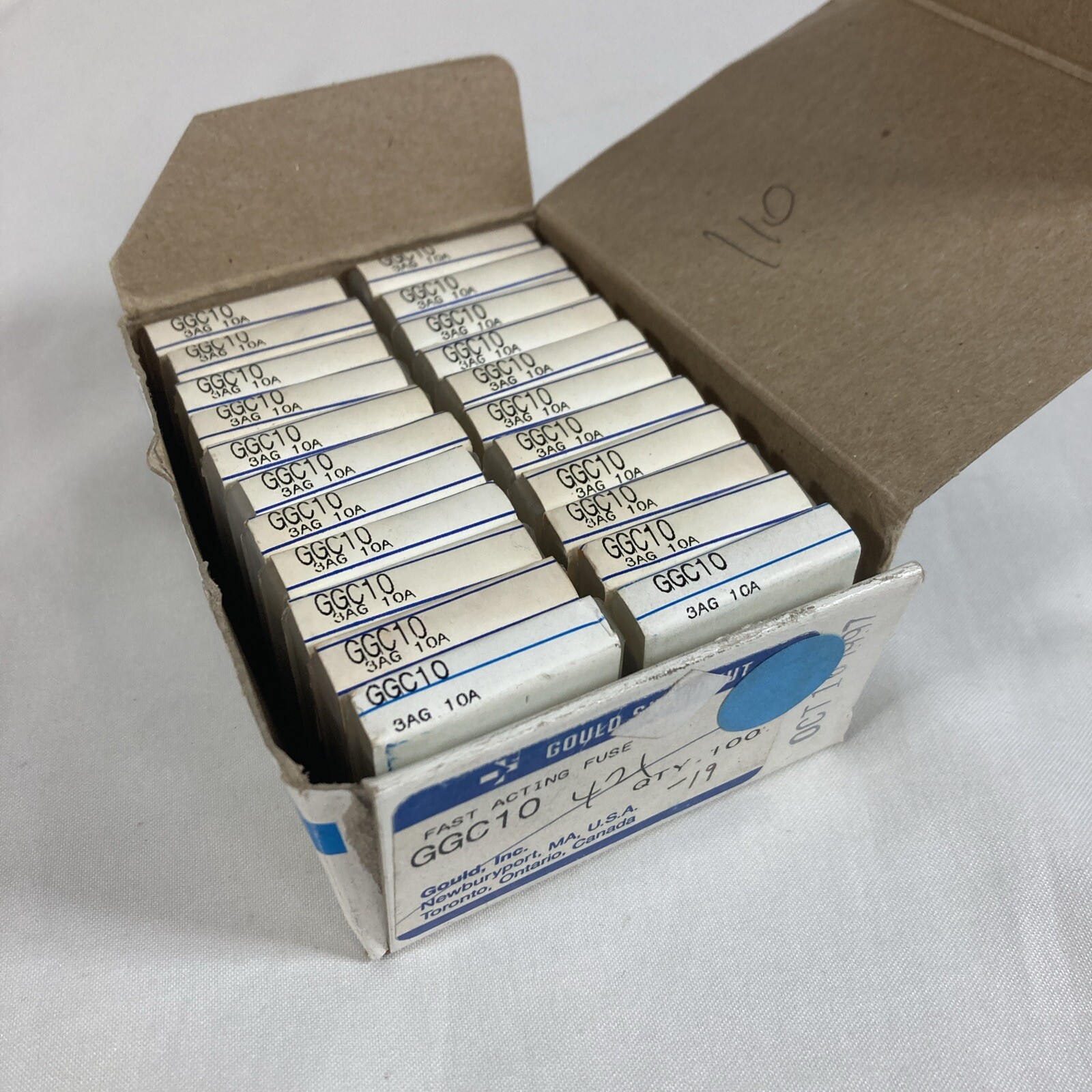 Box of 100 Gould Shawmut GGC10 32V 10 Amp 1/4″ x 1-1/4″ Glass Automotive Fuses