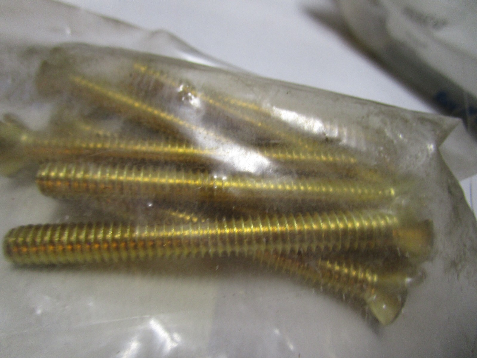 1/4″-20 x 2-1/2″ Slotted Drive Flat Head Brass Machine Screw QTY 10
